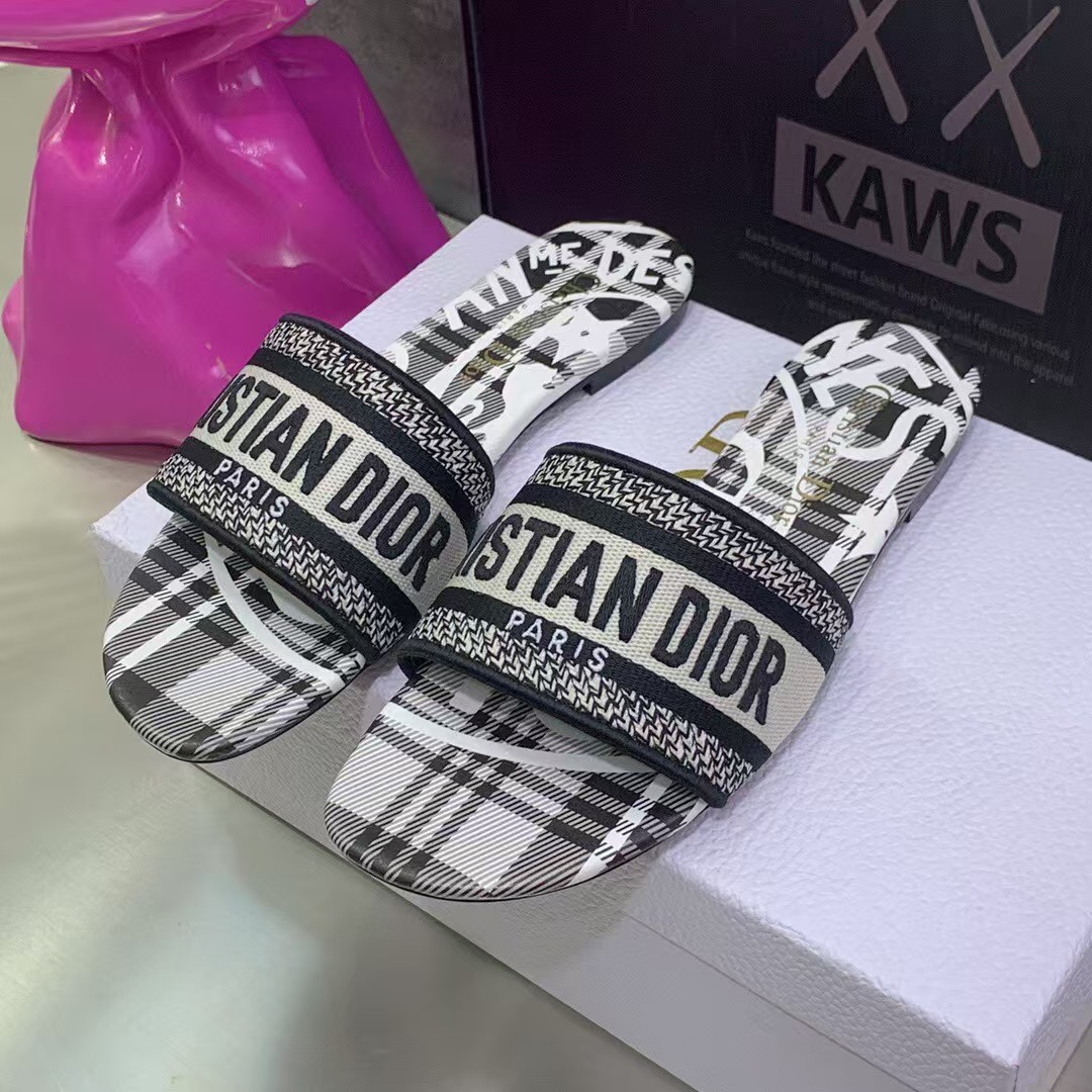[TOP] Christian Dior CD Embroidered Sandals - Black and White