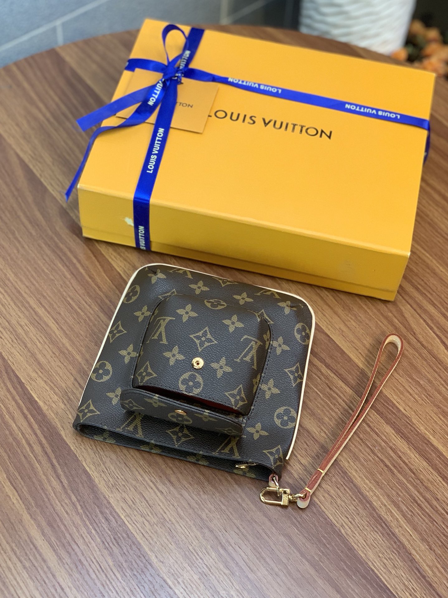 [TOP] Louis Vuitton LV Monogram Hand Bag 19x19x5cm - Brown