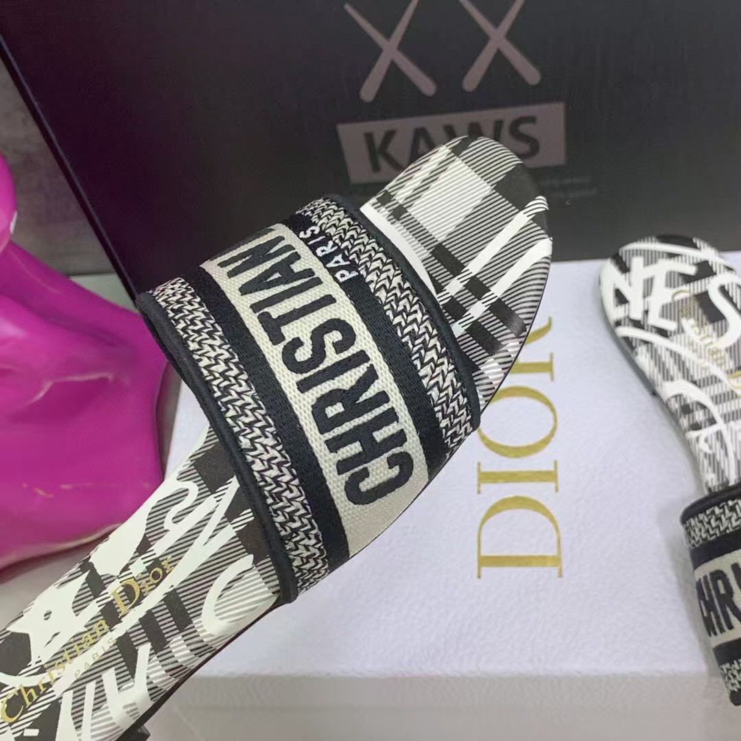 [TOP] Christian Dior CD Embroidered Sandals - Black and White