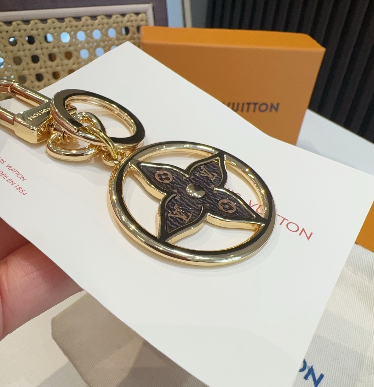 [TOP] Louis Vuitton LV Puzzle Flower Monogram Key Chain  - Gold