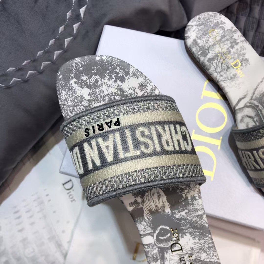 [TOP] Christian Dior CD Embroidered Sandals - Gray