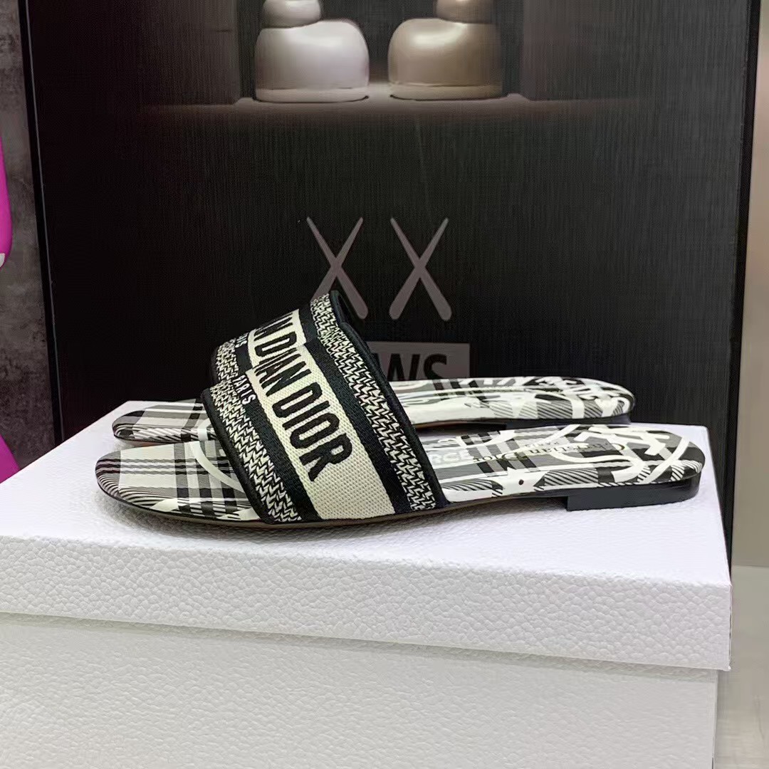 [TOP] Christian Dior CD Embroidered Sandals - Black and White