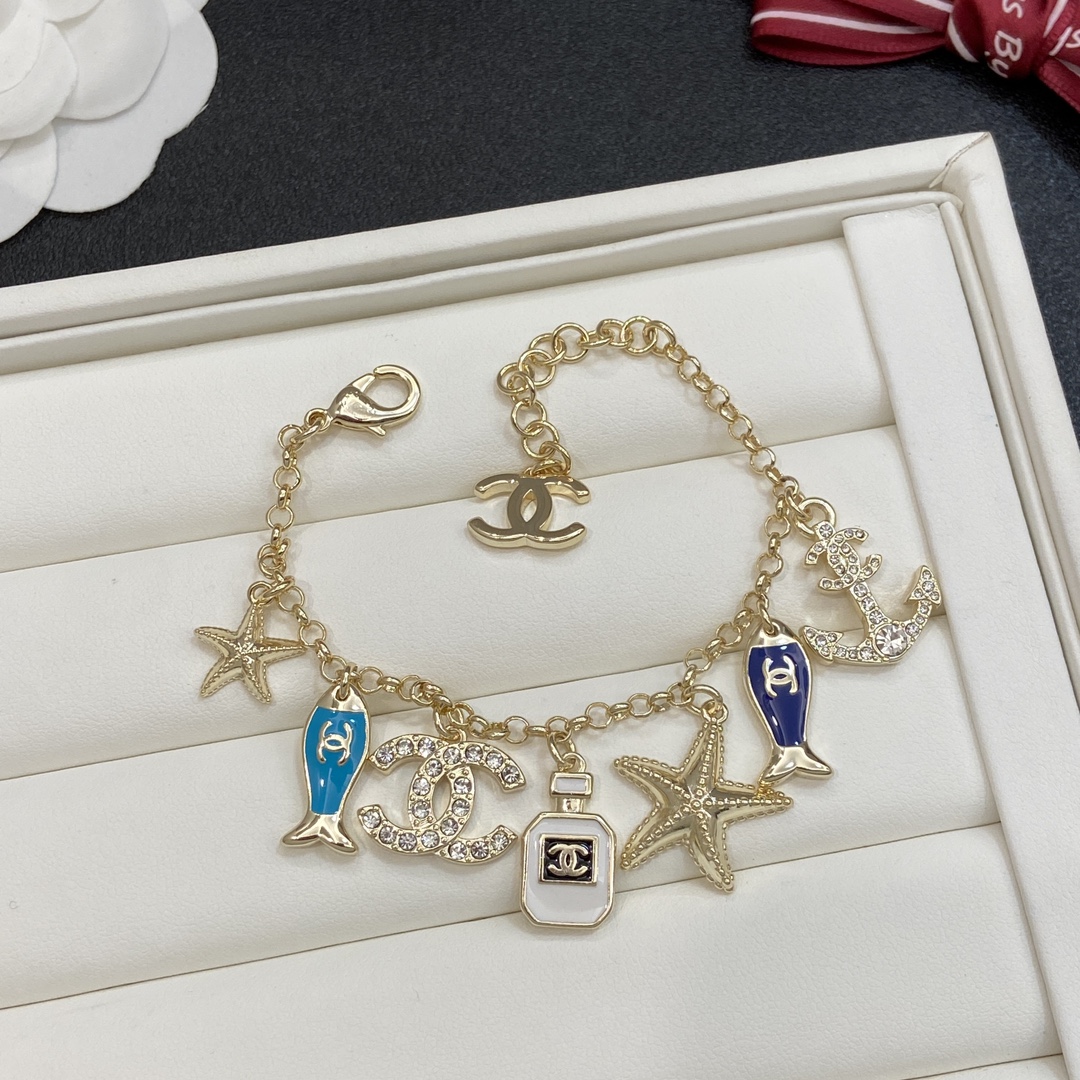 [TOP] CHANEL Bracelet - Gold