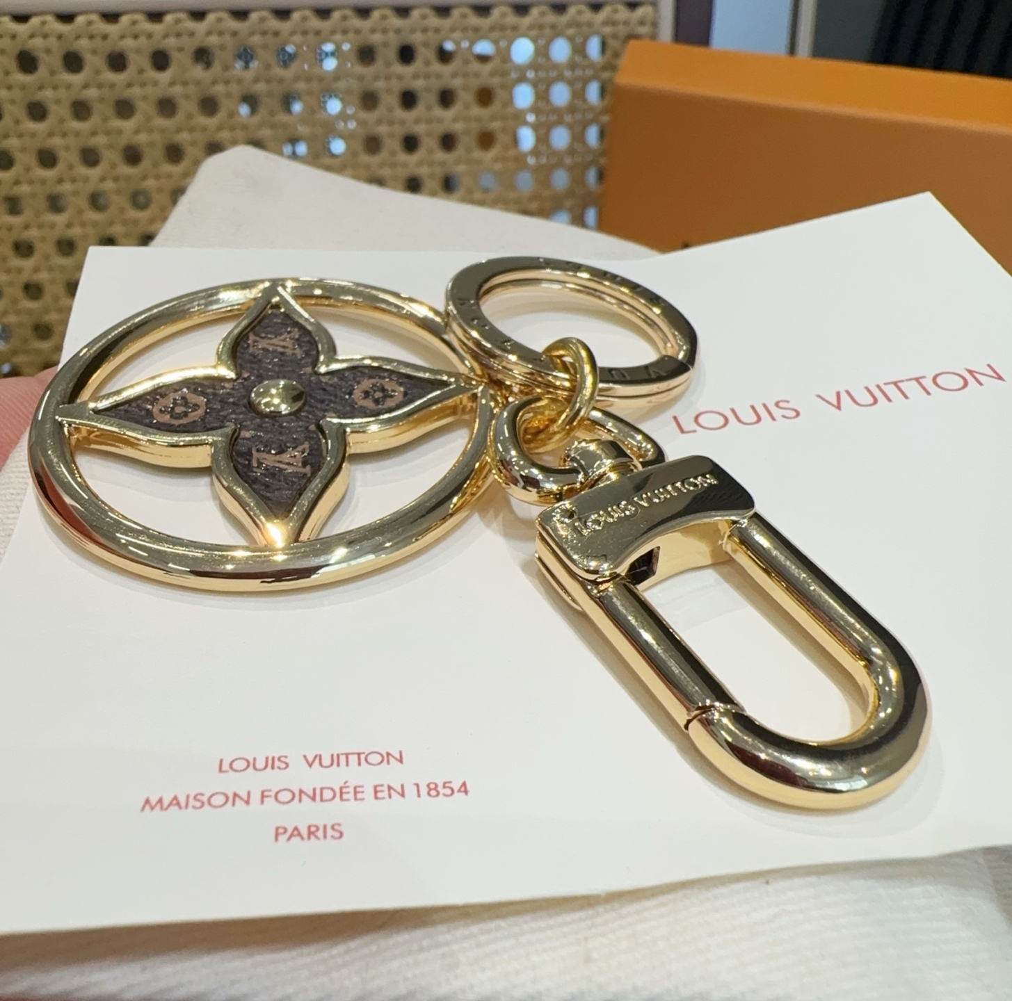 [TOP] Louis Vuitton LV Puzzle Flower Monogram Key Chain  - Gold