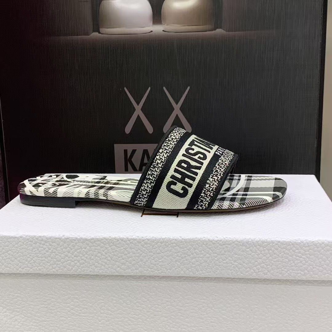 [TOP] Christian Dior CD Embroidered Sandals - Black and White