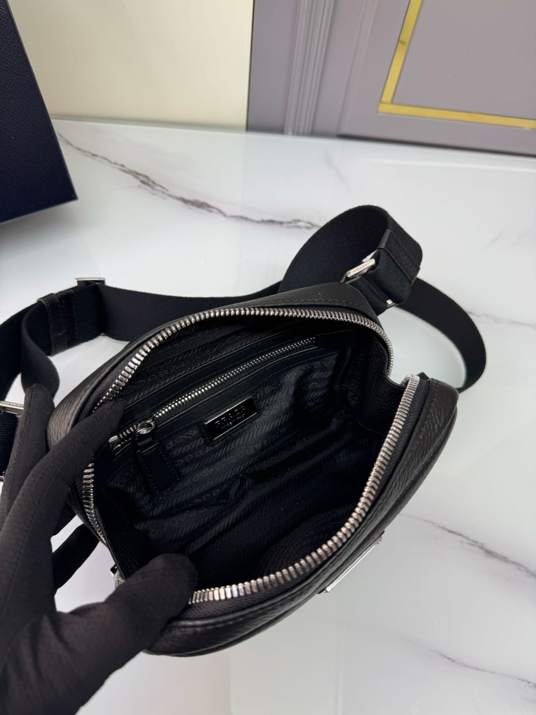 [Top] PRADA Chest Pack Bags 19.5*13.5*6cm - Black