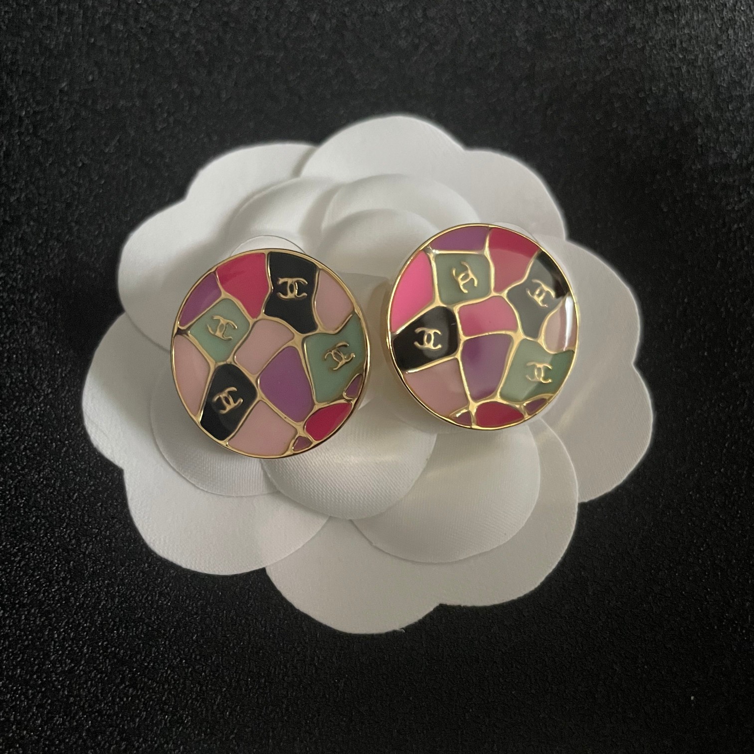 [TOP] CHANEL CC Earrings- Black and Pink