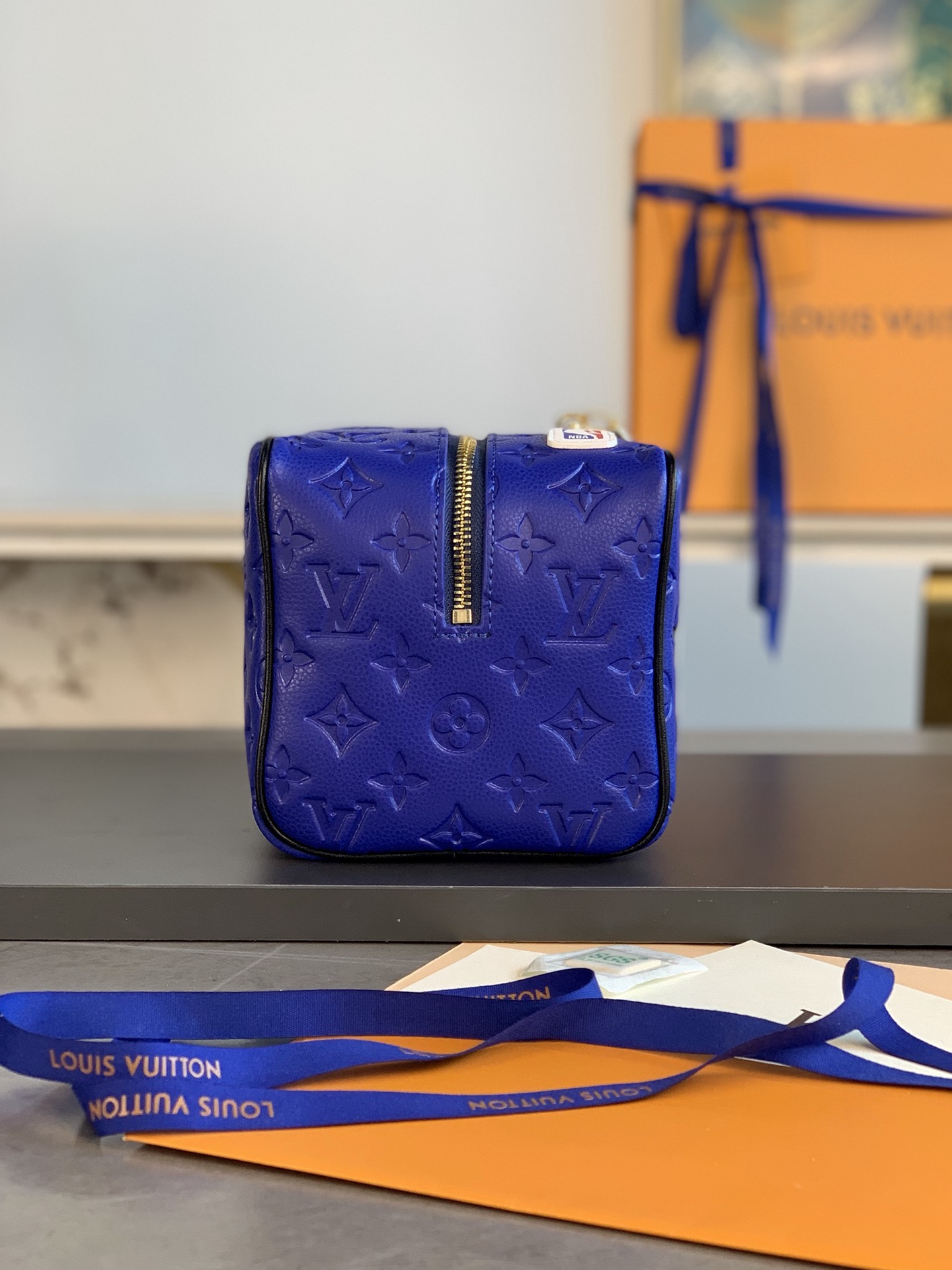 [TOP] Louis Vuitton LV X NBA Dopp Kit Bag Monogram Embossed Taurillon Leather 15x24x15cm - Blue