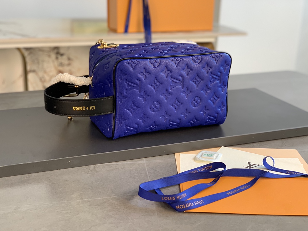 [TOP] Louis Vuitton LV X NBA Dopp Kit Bag Monogram Embossed Taurillon Leather 15x24x15cm - Blue