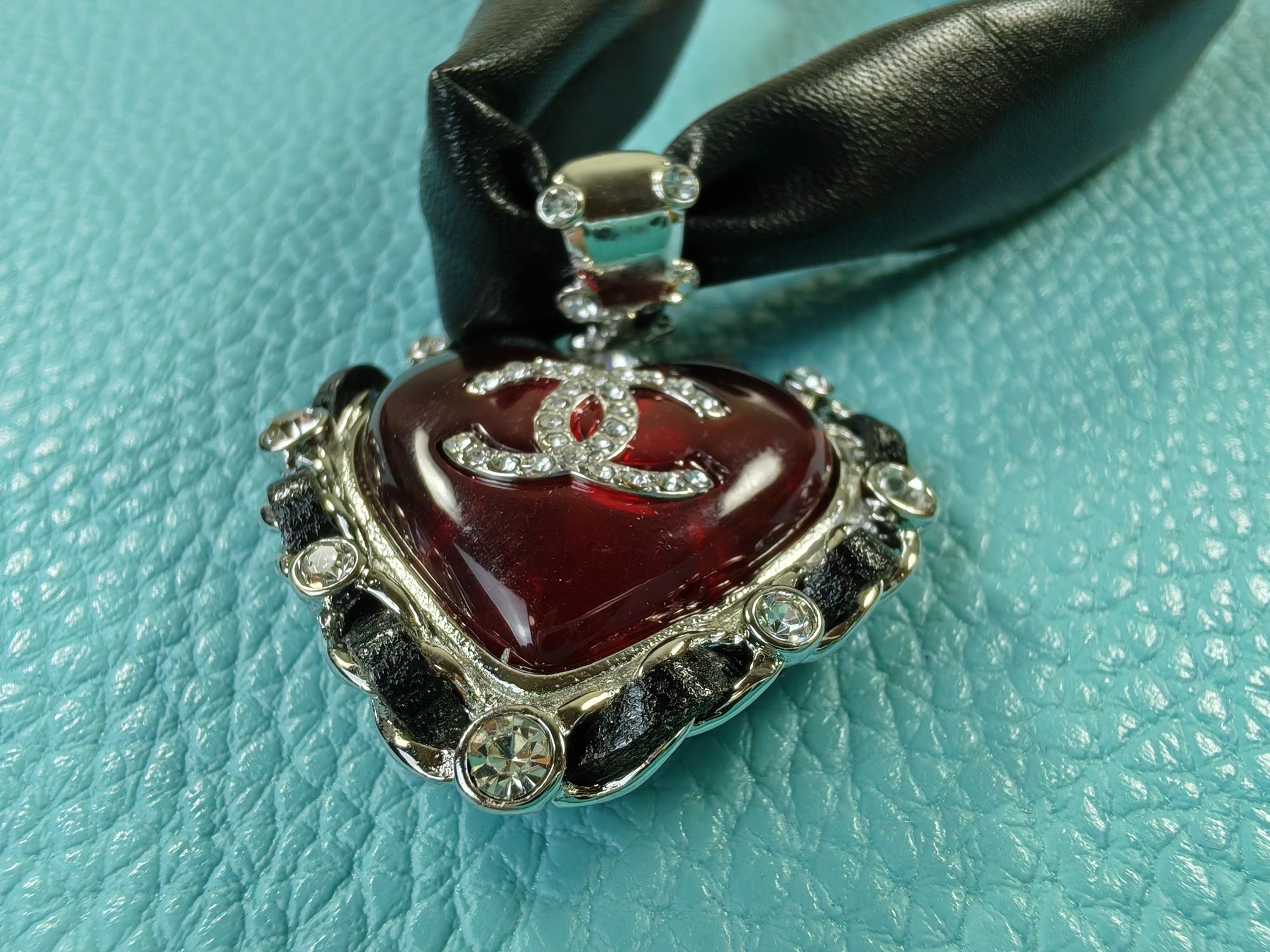 [TOP] CHANEL  Necklace - Black