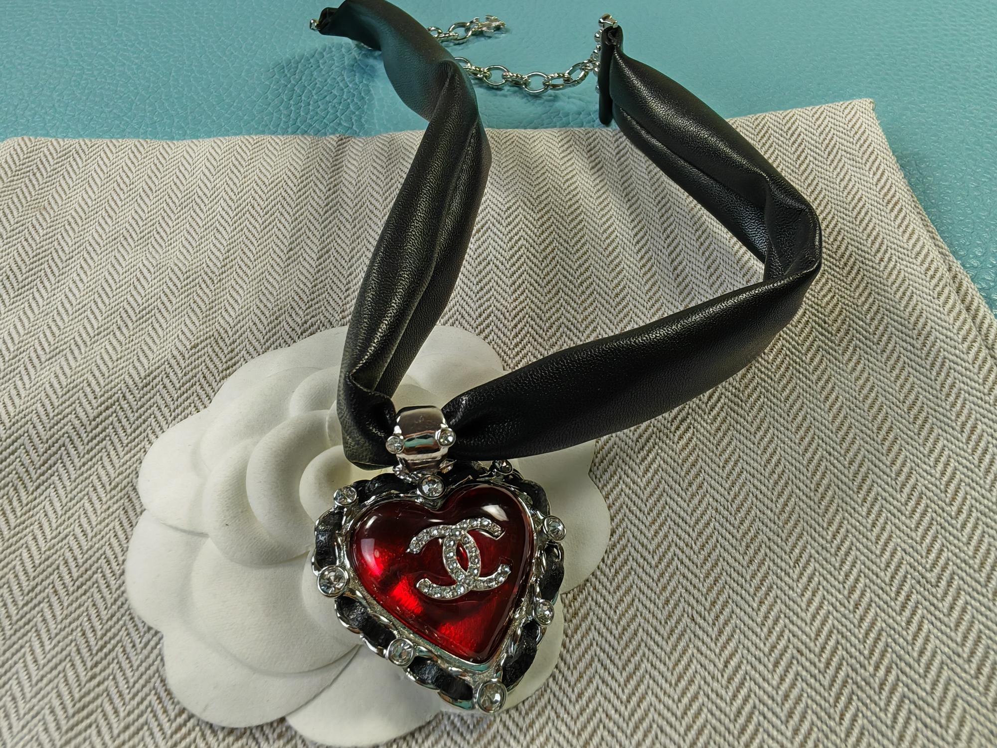 [TOP] CHANEL  Necklace - Black