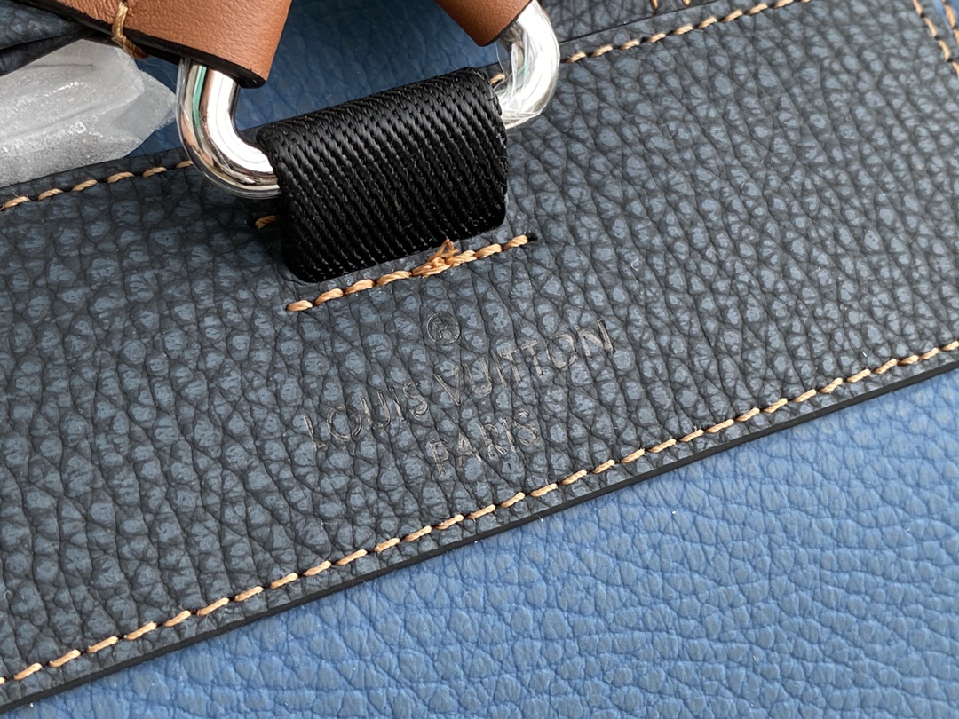 [TOP] Louis Vuitton LV Men's Christopher Backpack Taurillon Leather 32x39x12cm - Denim