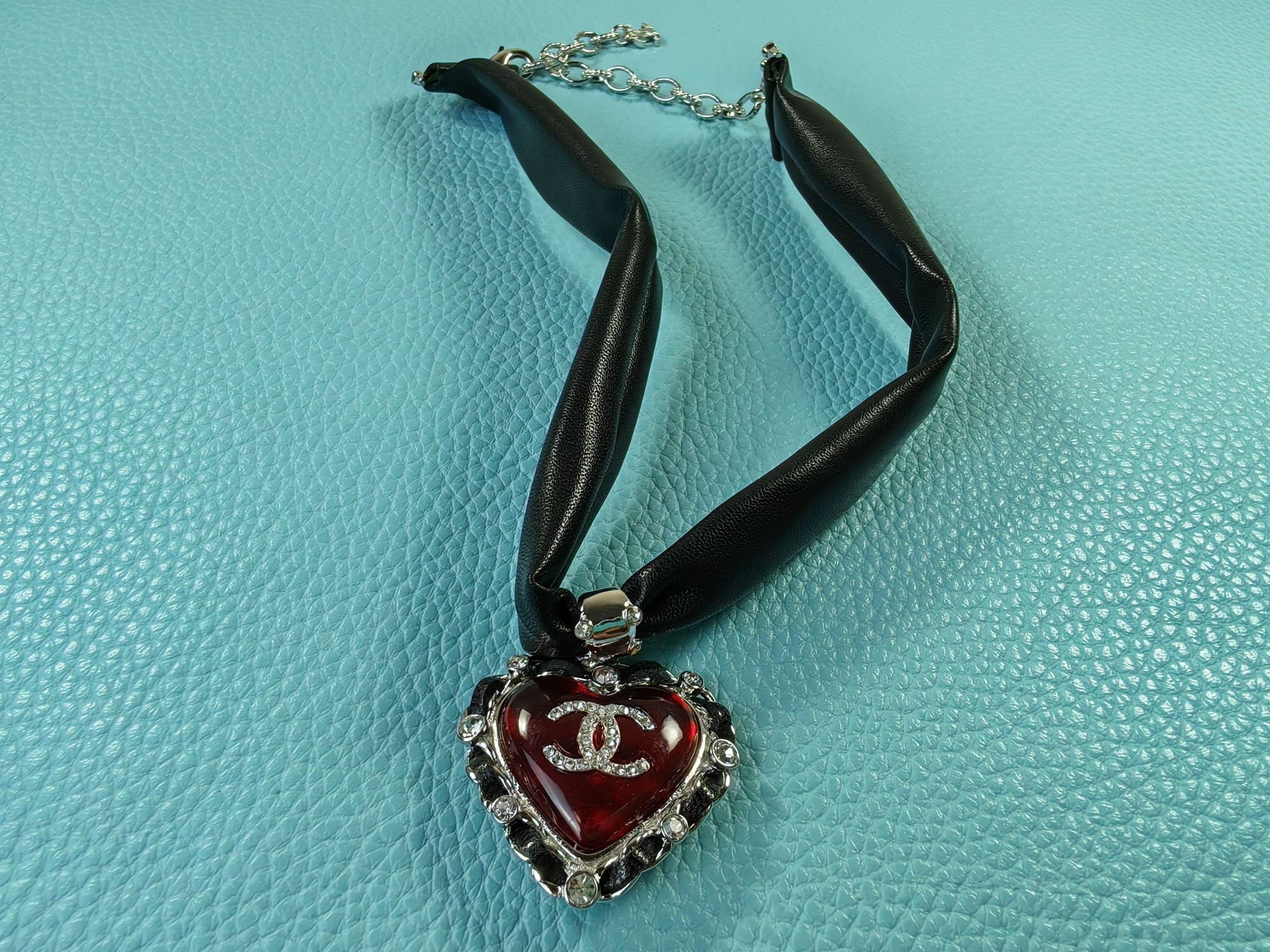 [TOP] CHANEL  Necklace - Black