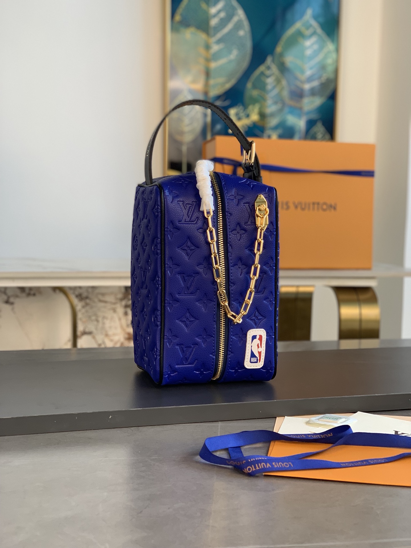 [TOP] Louis Vuitton LV X NBA Dopp Kit Bag Monogram Embossed Taurillon Leather 15x24x15cm - Blue