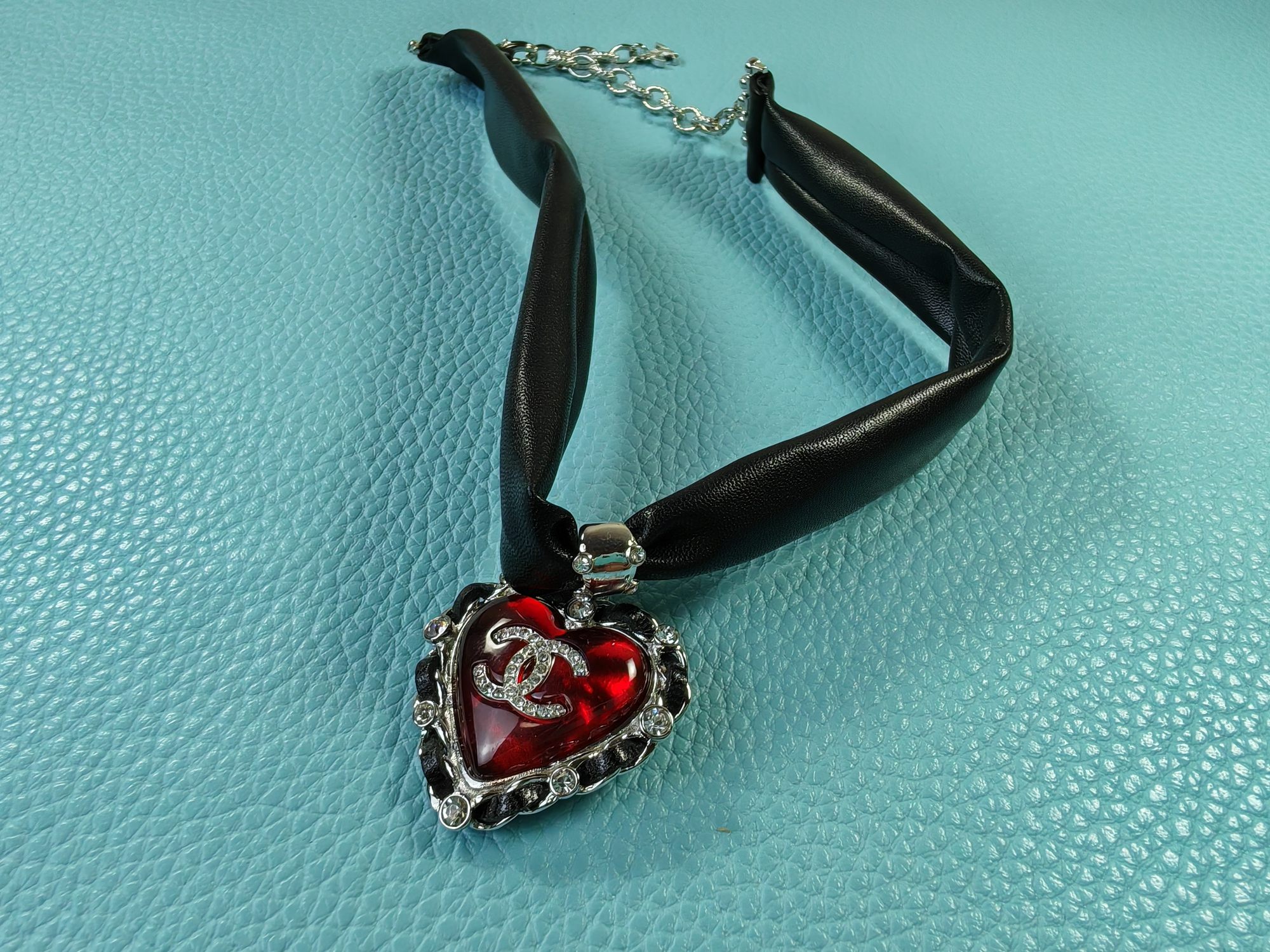 [TOP] CHANEL  Necklace - Black