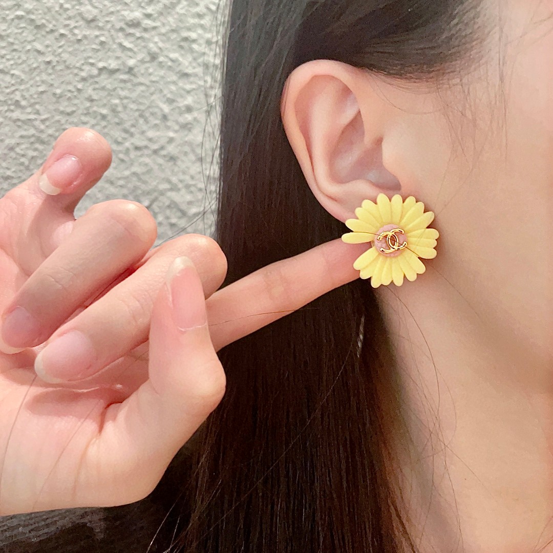 [TOP] CHANEL CC Earrings- 2 Colors