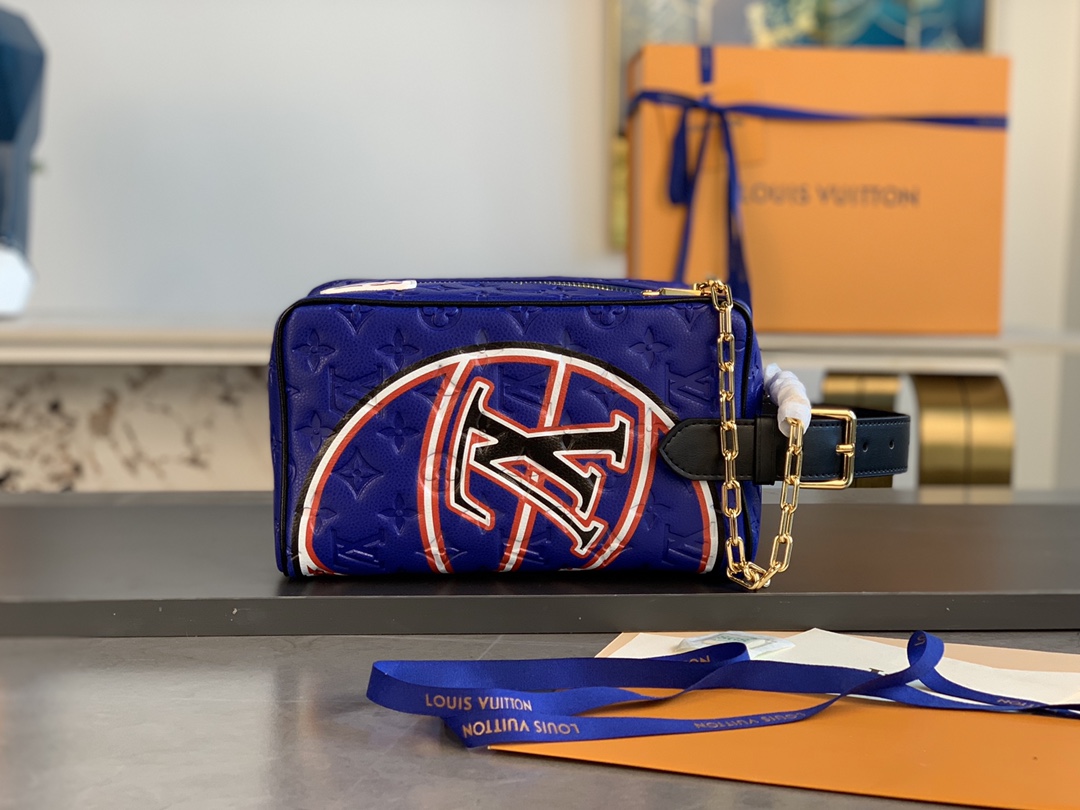 [TOP] Louis Vuitton LV X NBA Dopp Kit Bag Monogram Embossed Taurillon Leather 15x24x15cm - Blue