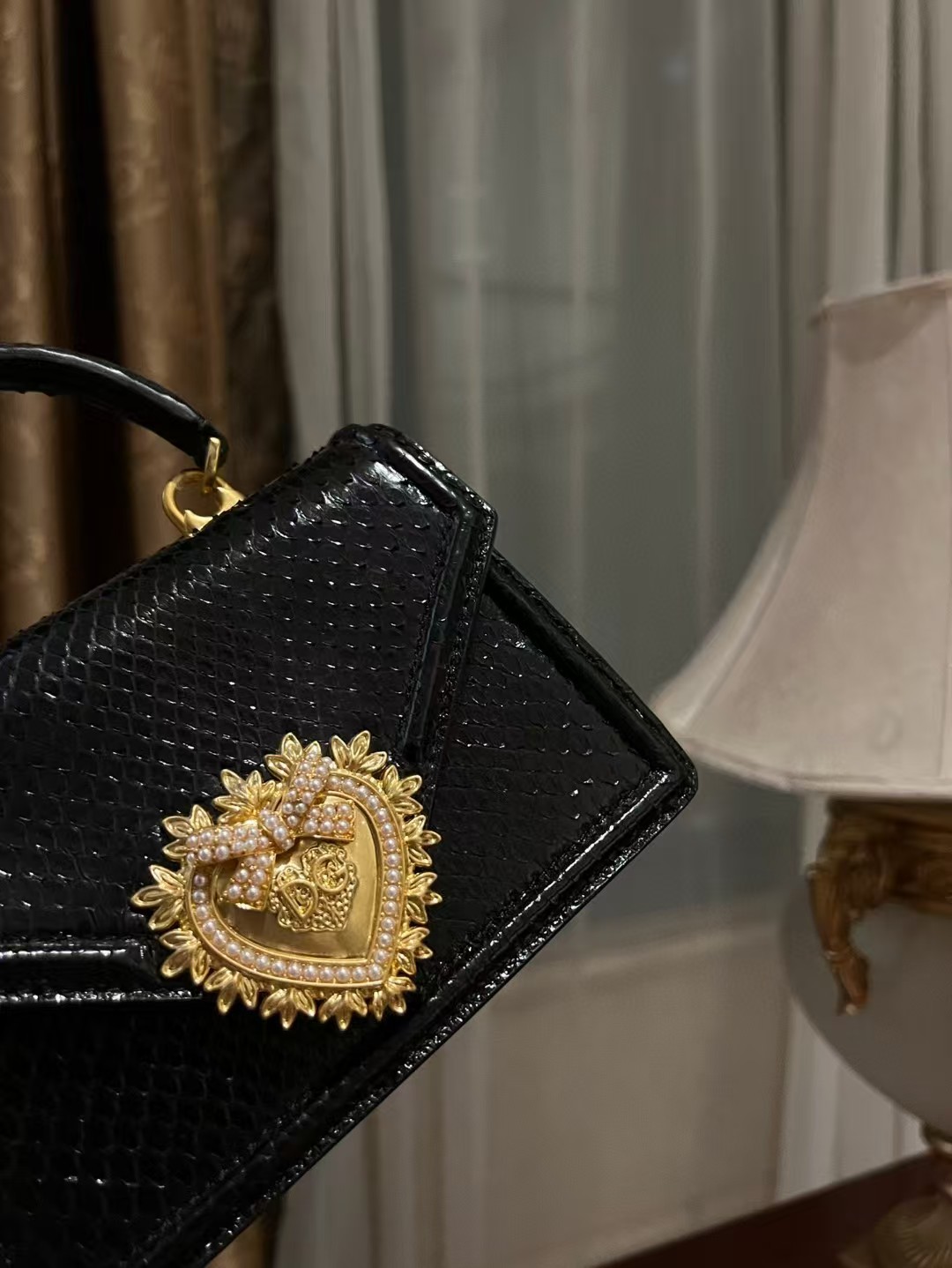 [TOP] Dolce & Gabbana D&G Devotion Tote Handle Bag Snake Skin 19x13.5x5cm - Black