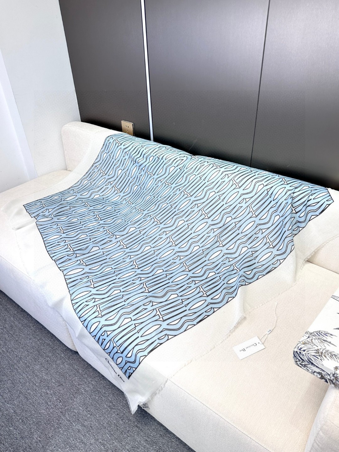 [TOP] Christian Dior Scarf 140x180cm - 3 Colors