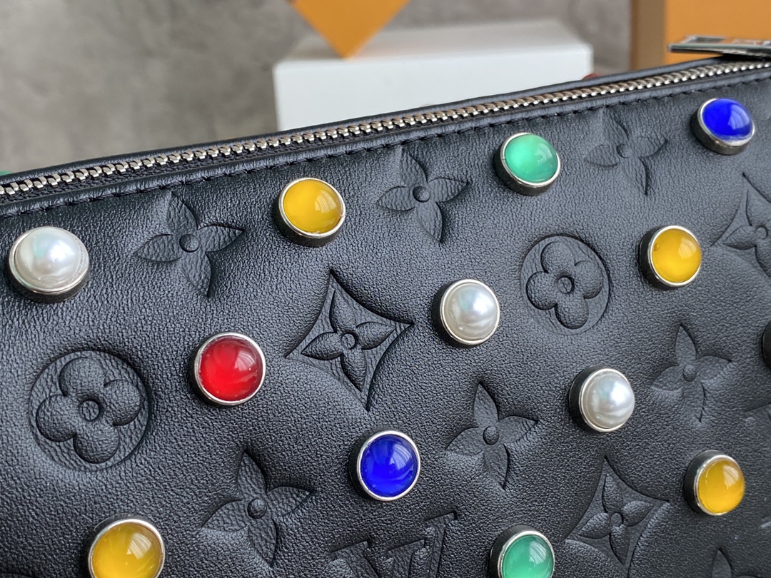 [TOP] Louis Vuitton LV Coussin Bag Vuittamins Capsule Collection 26x20x12cm - Black