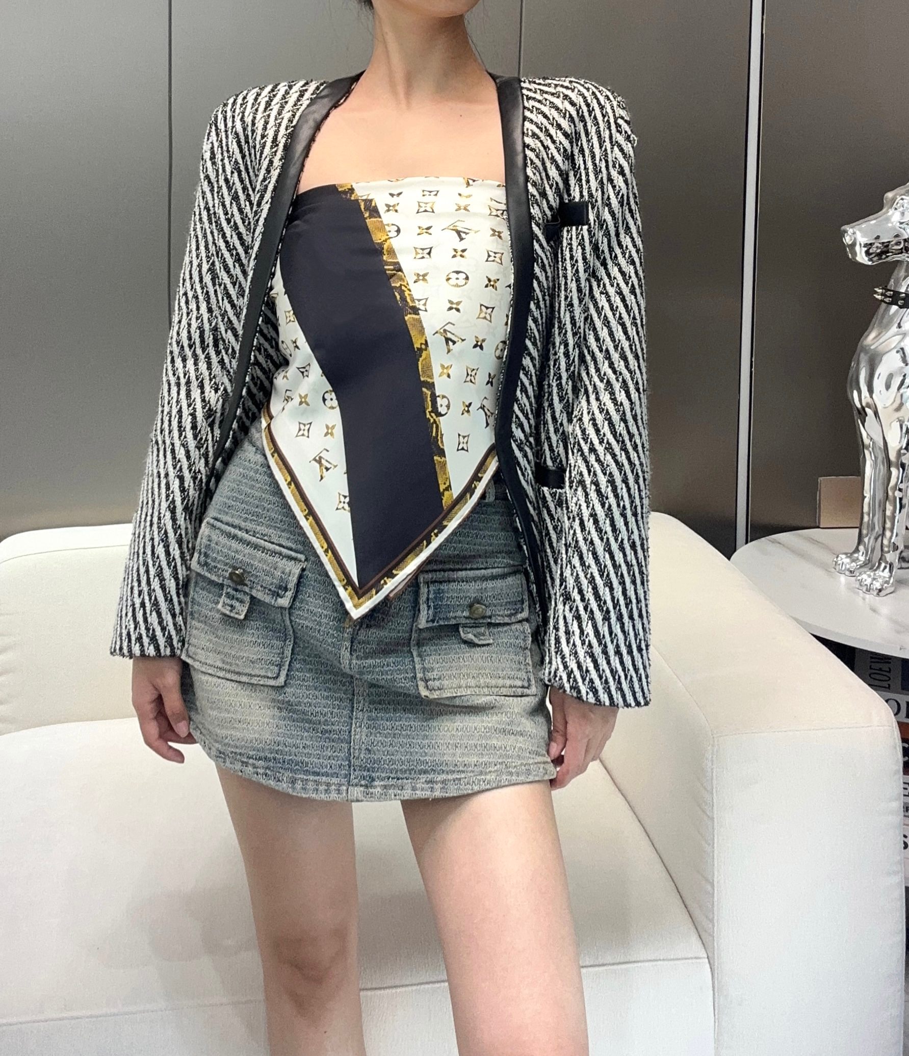 [TOP] Louis Vuitton LV Monogram Square Scarf 90 x 90 cm - White