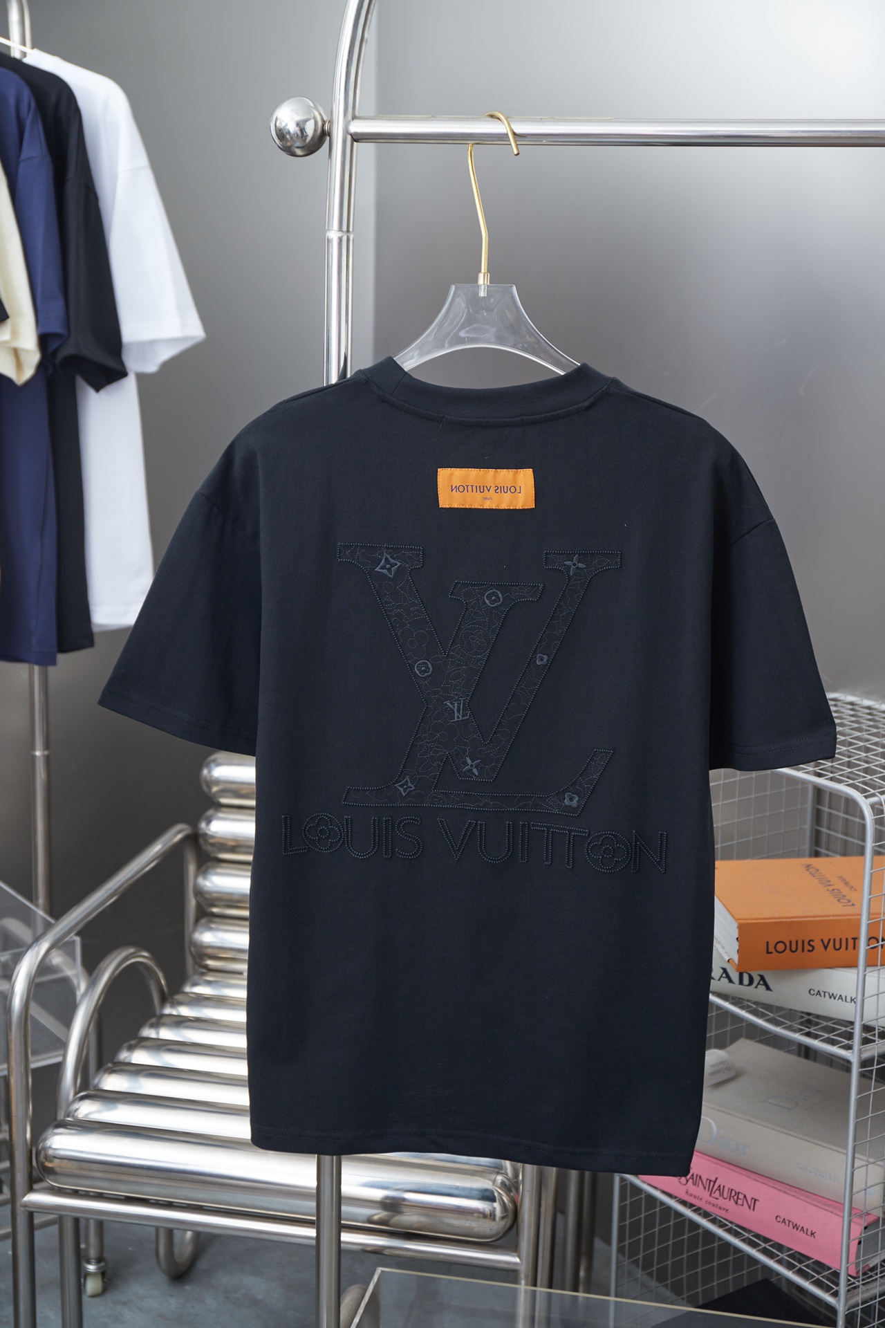 Only One [TOP] Louis Vuitton LV Men's/Women's T-shirt - Black - No refund or exchange