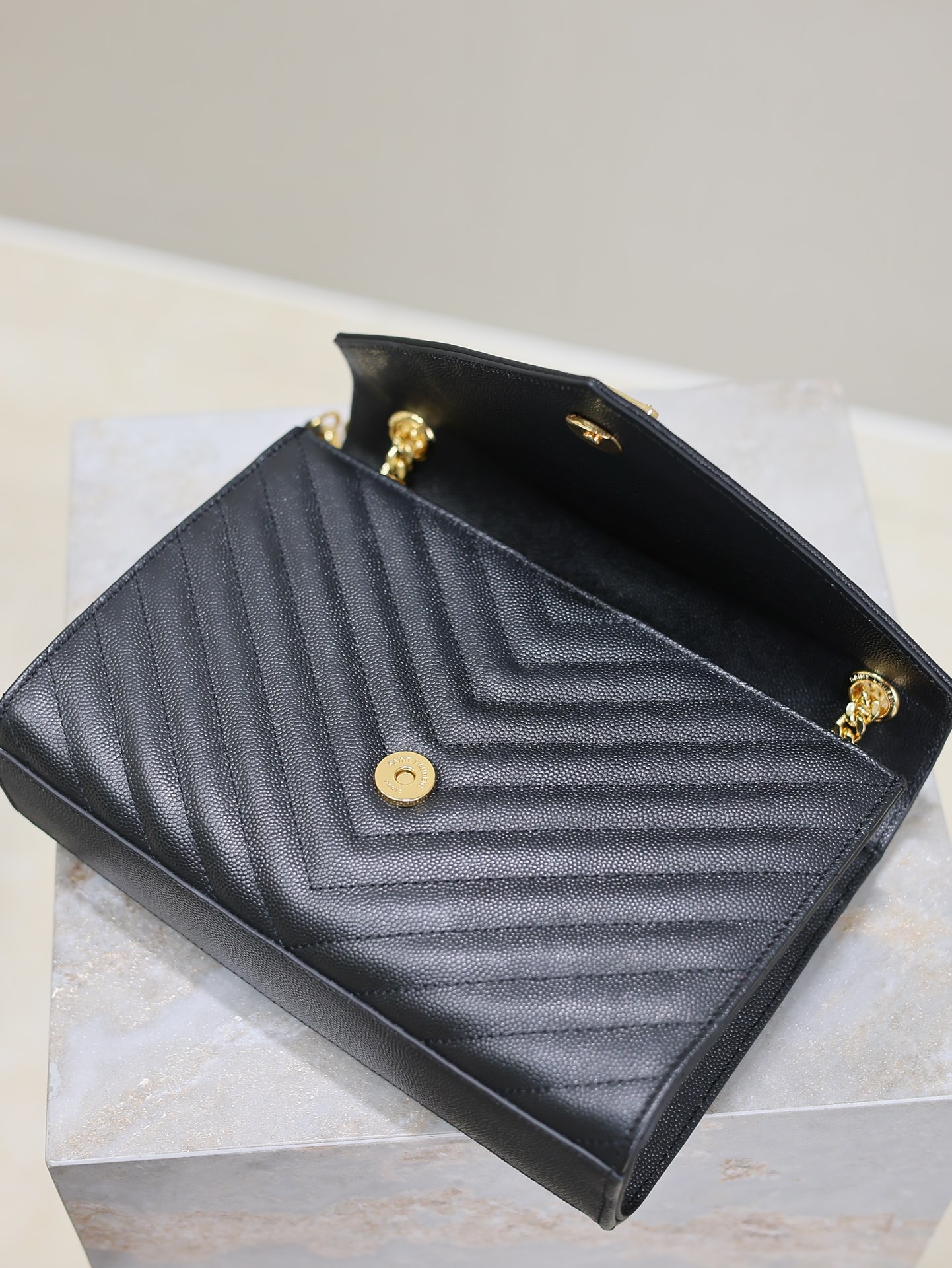 [TOP] Yves Saint Laurent YSL Monogram Bag 24/31cm - Black&GHW