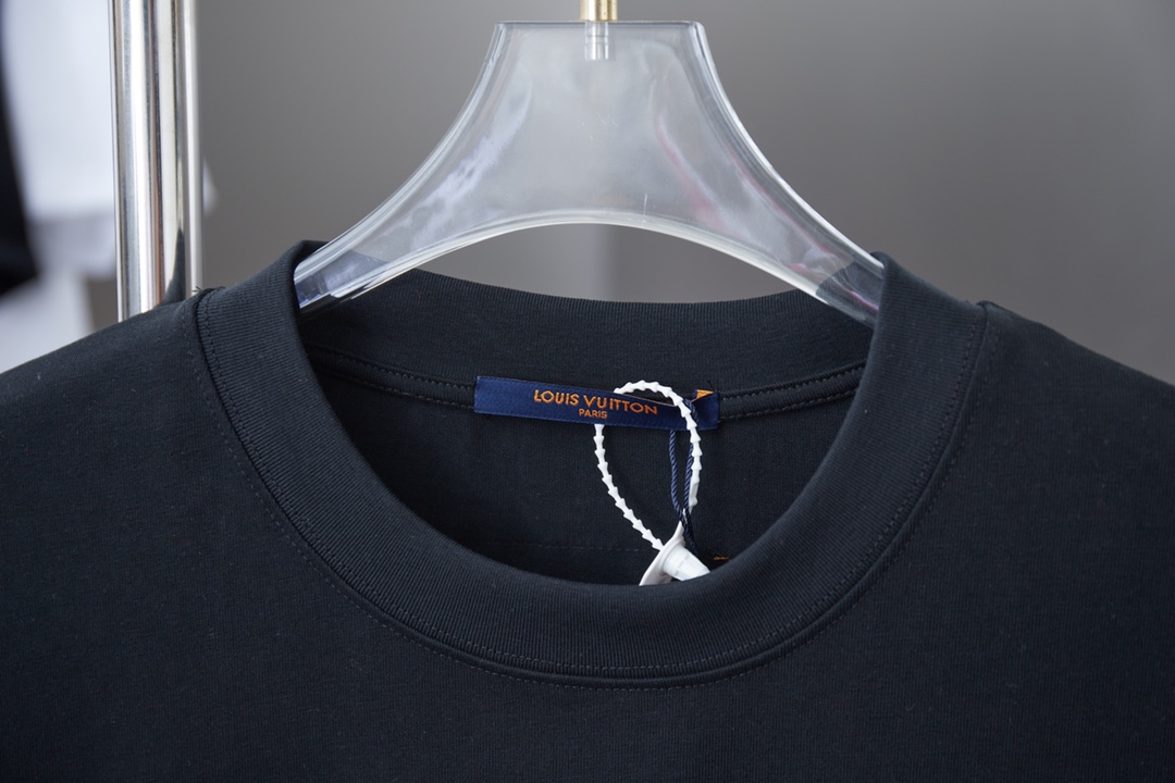 Only One [TOP] Louis Vuitton LV Men's/Women's T-shirt - Black - No refund or exchange