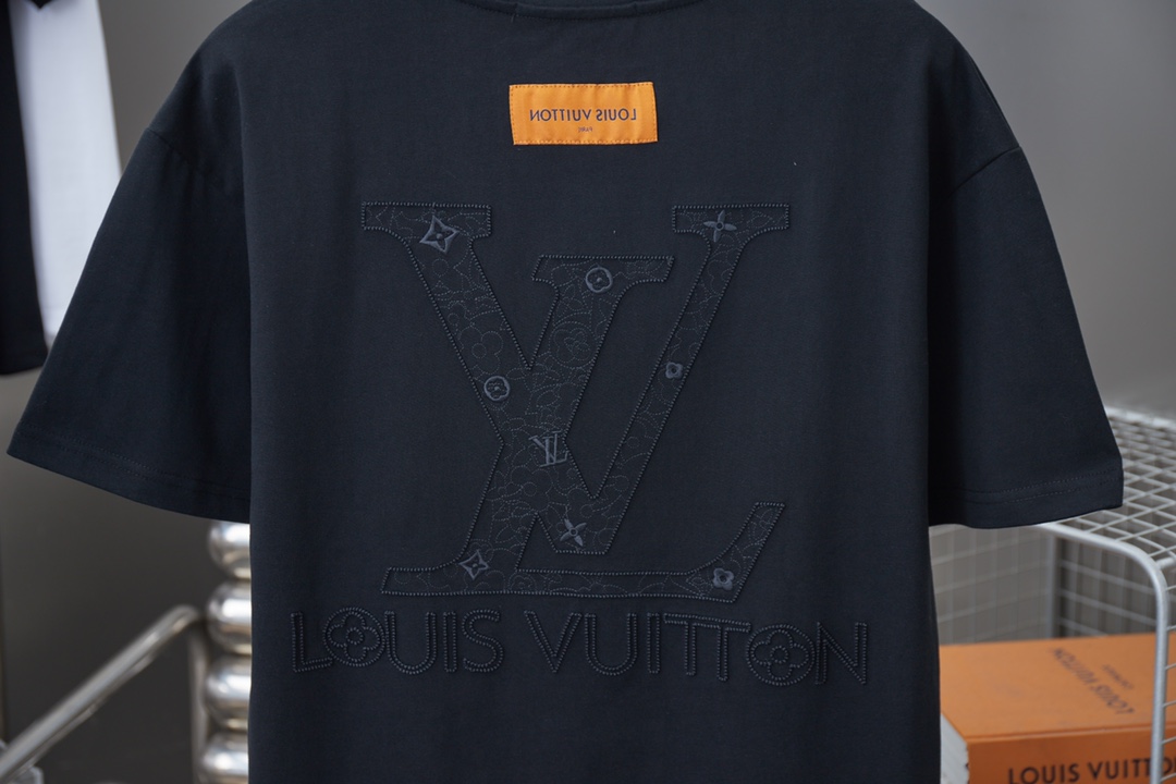 Only One [TOP] Louis Vuitton LV Men's/Women's T-shirt - Black - No refund or exchange