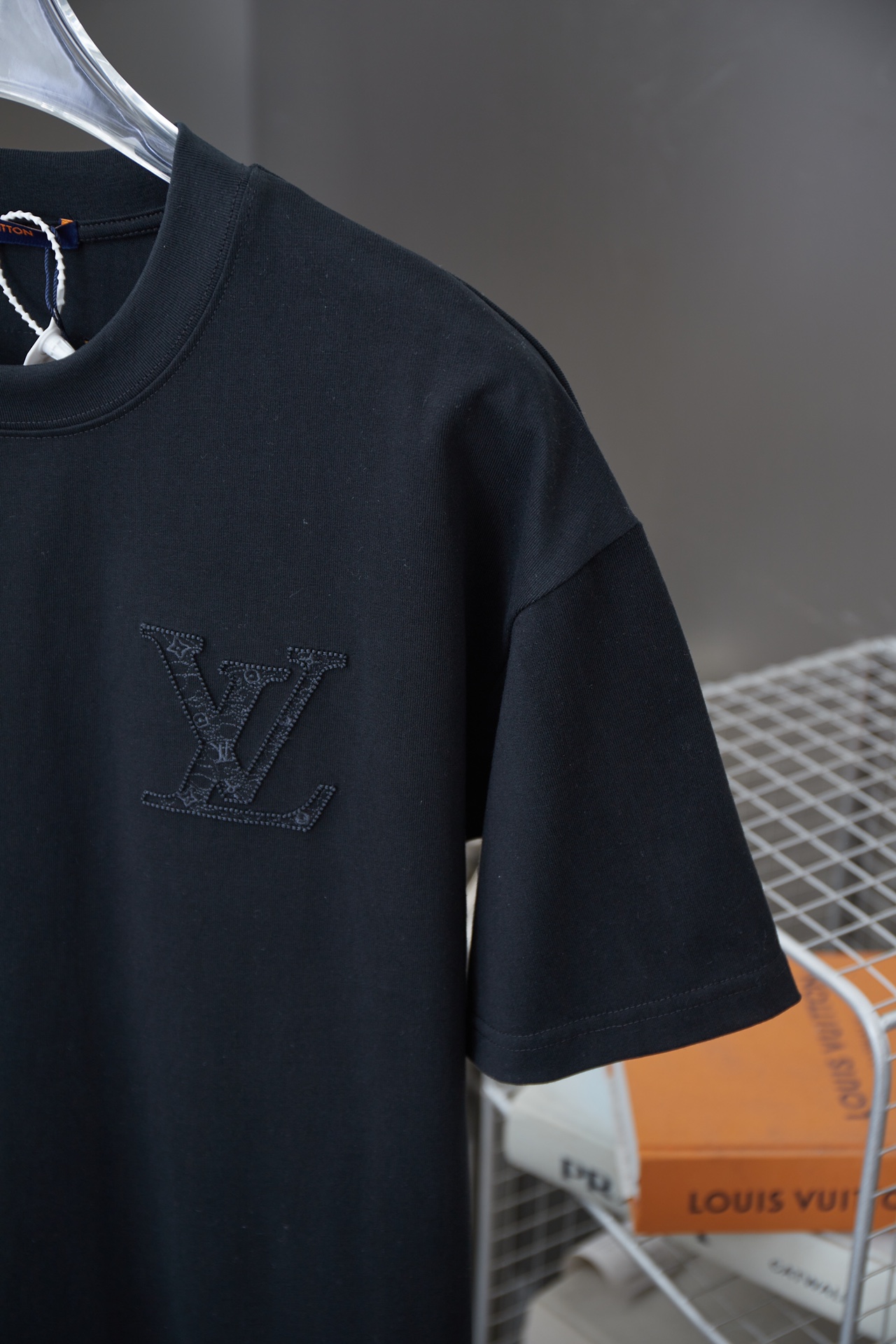 Only One [TOP] Louis Vuitton LV Men's/Women's T-shirt - Black - No refund or exchange