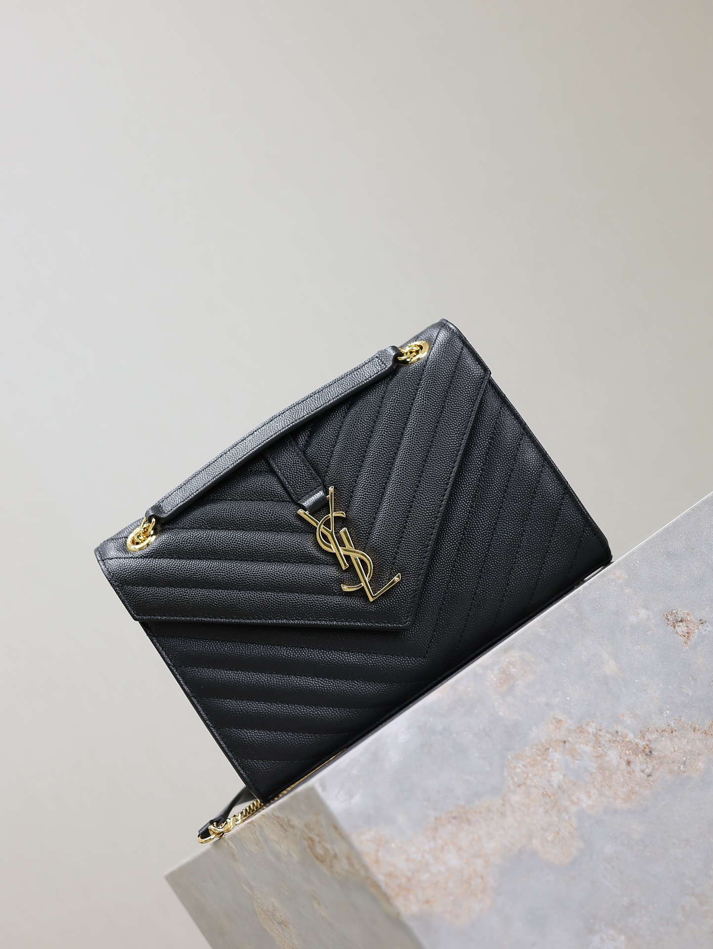 [TOP] Yves Saint Laurent YSL Monogram Bag 24/31cm - Black&GHW
