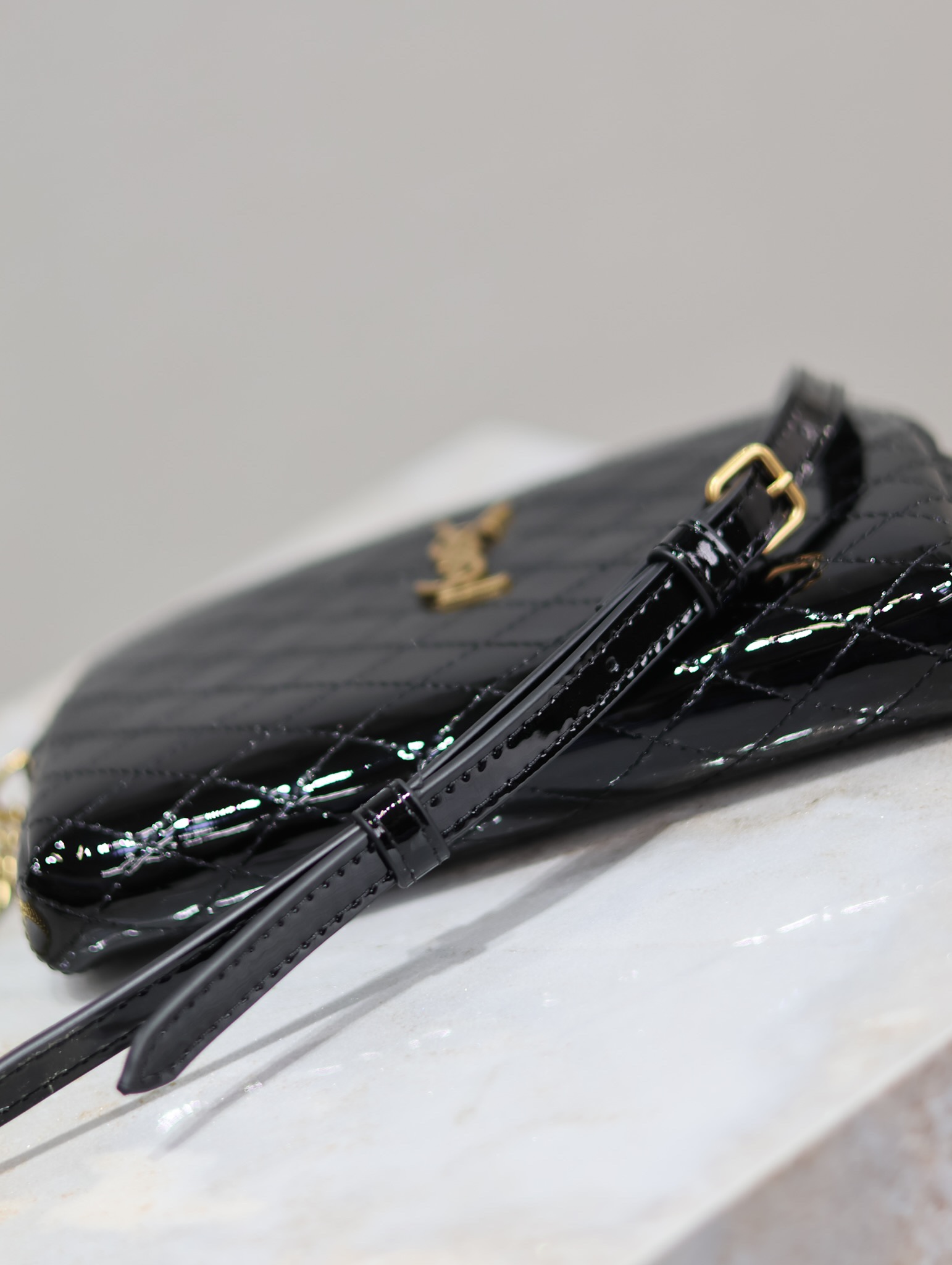 [TOP] Yves Saint Laurent YSL Gaby Bag Patent Leather 19x3x3.5cm - Black&GHW