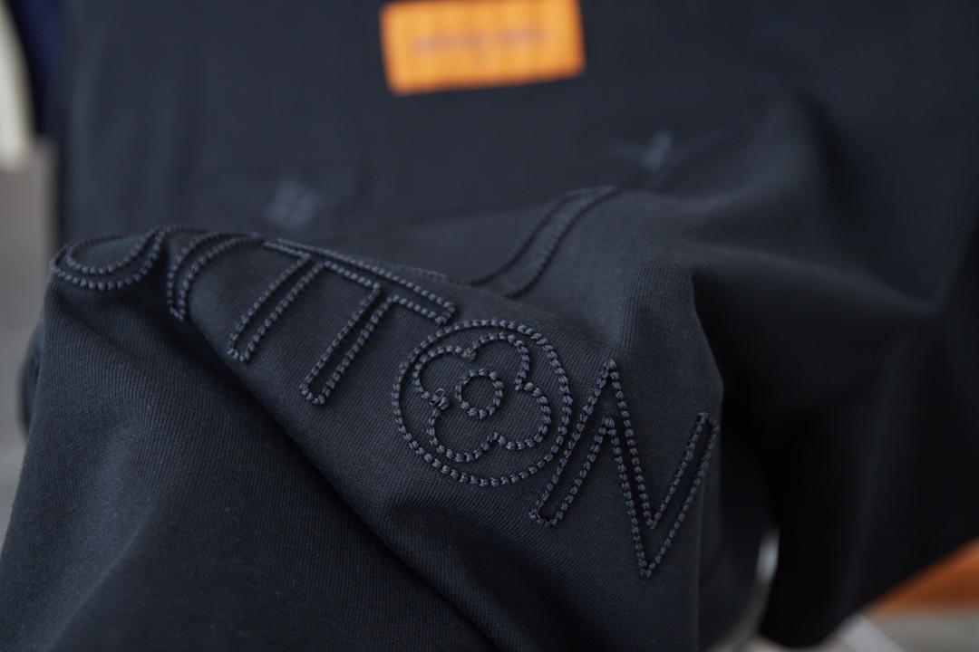 Only One [TOP] Louis Vuitton LV Men's/Women's T-shirt - Black - No refund or exchange