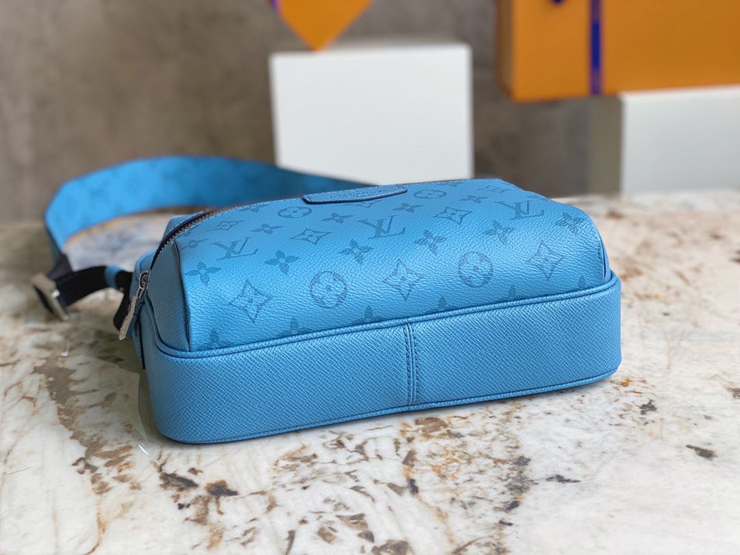 [TOP] Louis Vuitton LV Men's Outdoor Messenger Bag Taïga Leather & Monogram Canvas 29.5x20.0x10.5cm - Blue