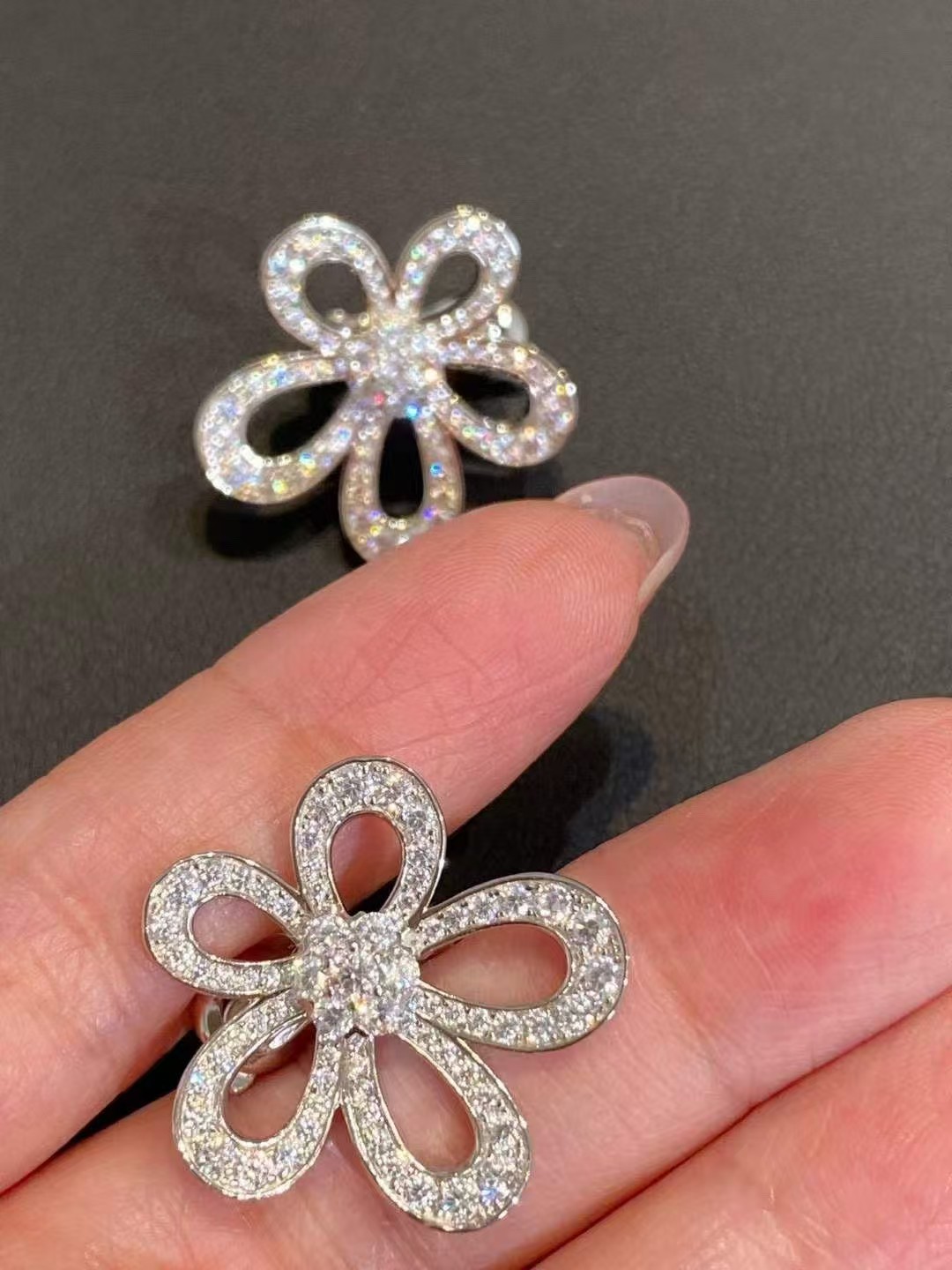 [TOP] Van Cleef & Arpels Earrings-Sliver