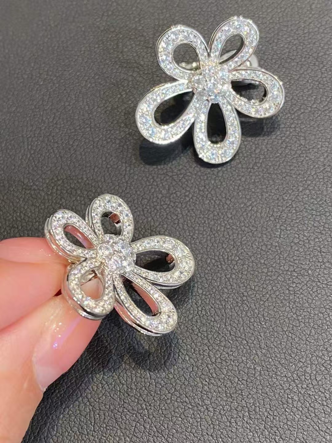 [TOP] Van Cleef & Arpels Earrings-Sliver