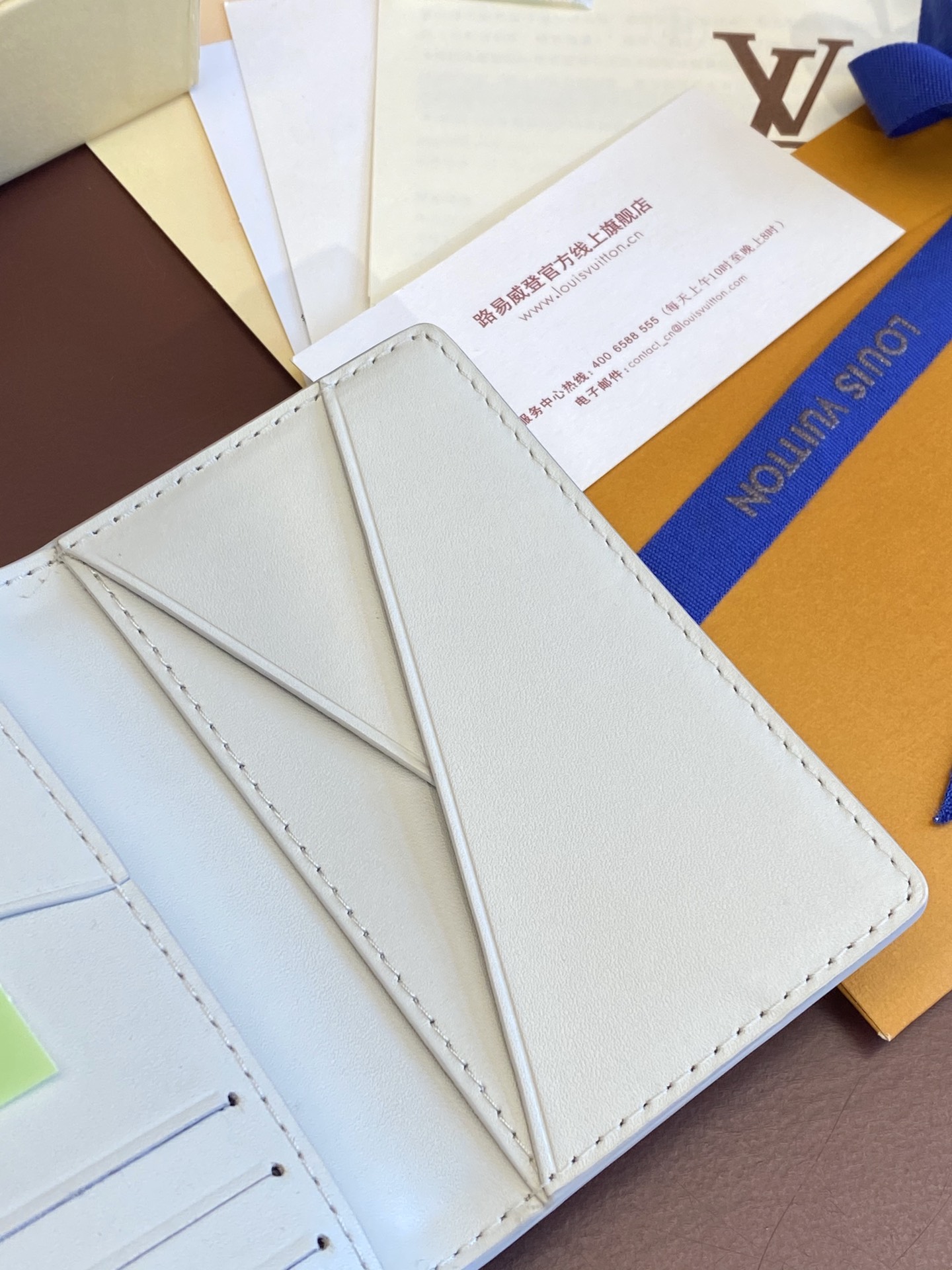 [TOP] Louis Vuitton LV Taurillon Card Bag Monogram Cowhide 11*7.5*1cm - White