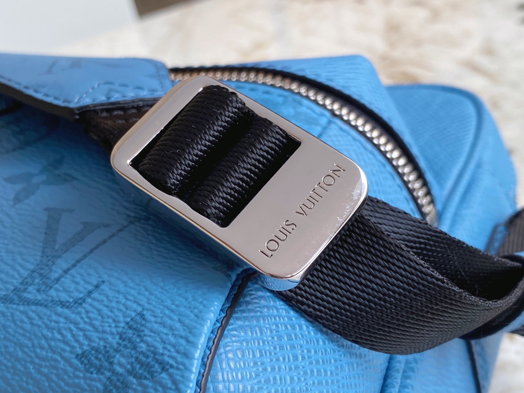 [TOP] Louis Vuitton LV Men's Outdoor Messenger Bag Taïga Leather & Monogram Canvas 29.5x20.0x10.5cm - Blue