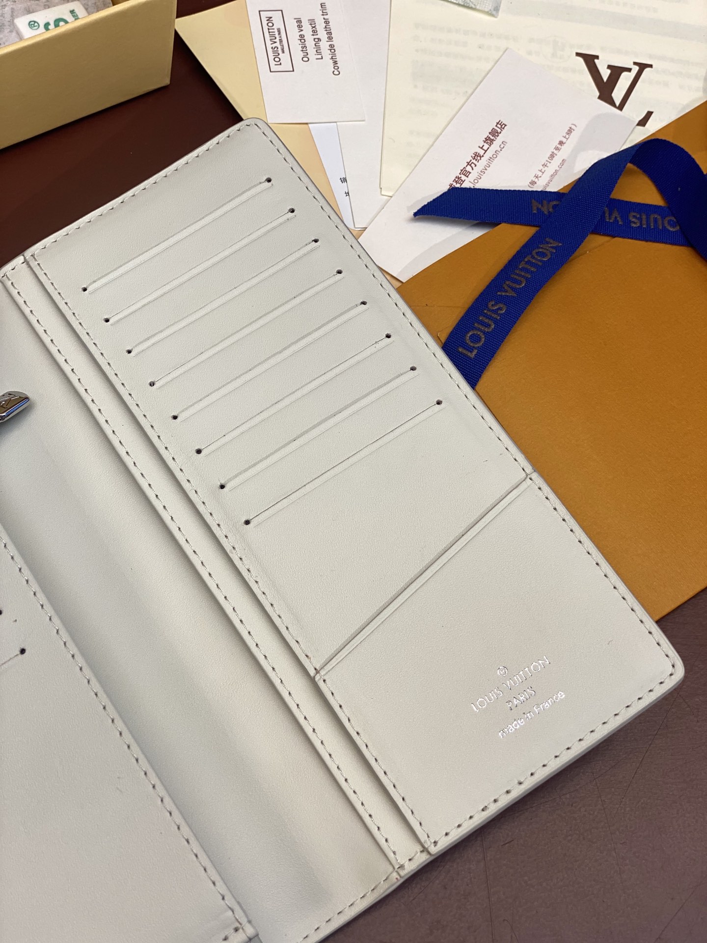 [TOP] Louis Vuitton LV Brazza Wallet Cowhide 19x2x10cm - White