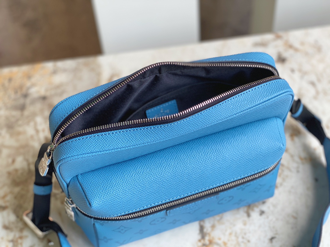[TOP] Louis Vuitton LV Men's Outdoor Messenger Bag Taïga Leather & Monogram Canvas 29.5x20.0x10.5cm - Blue