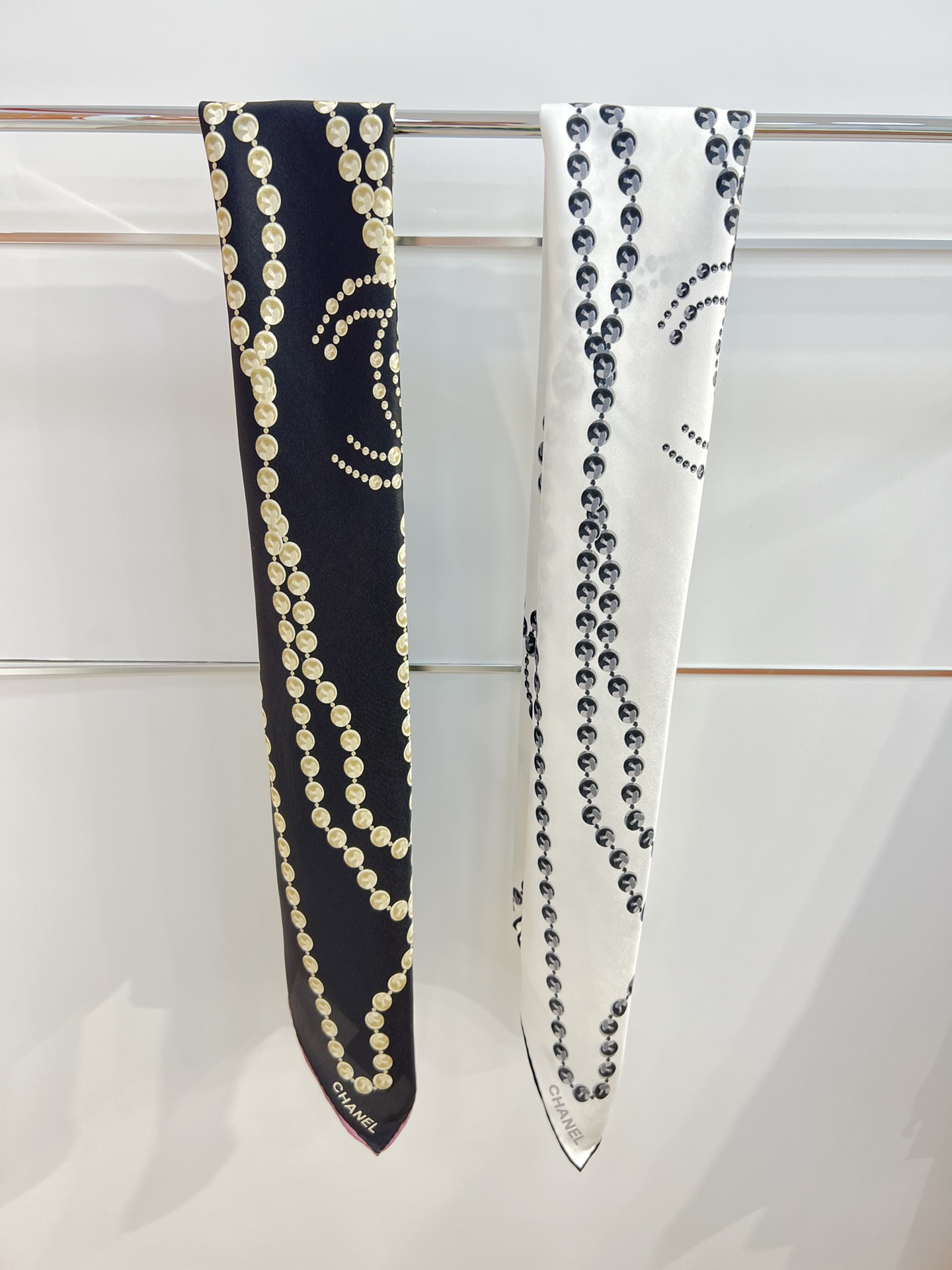 [TOP] CHANEL Silk Square Scarf 90x90cm - 2 Colors