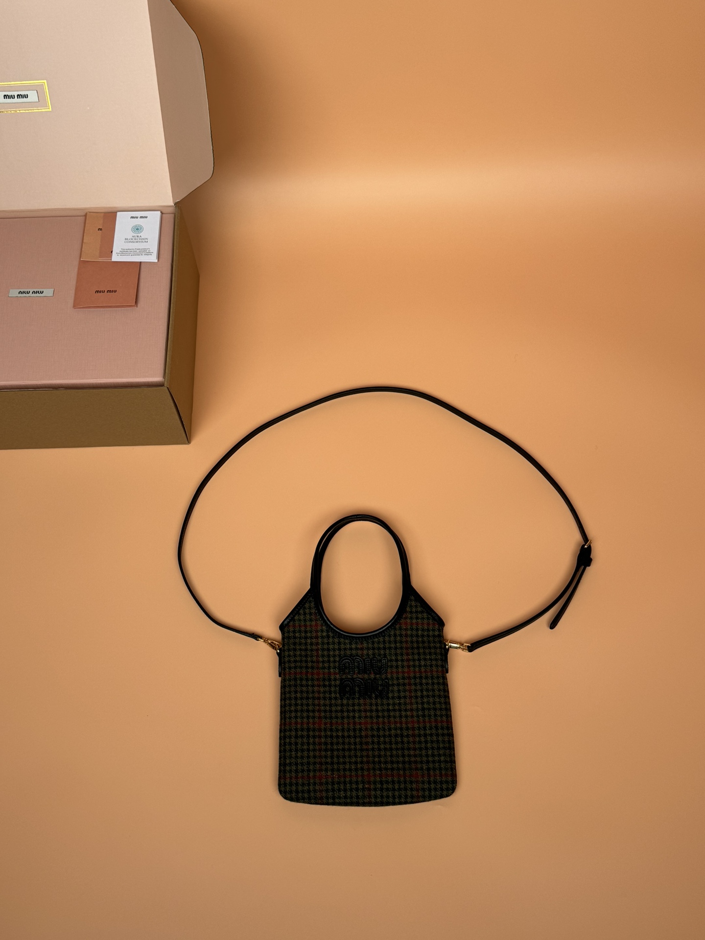 [TOP] Miu Miu Plaid Bag 20x24cm - Black