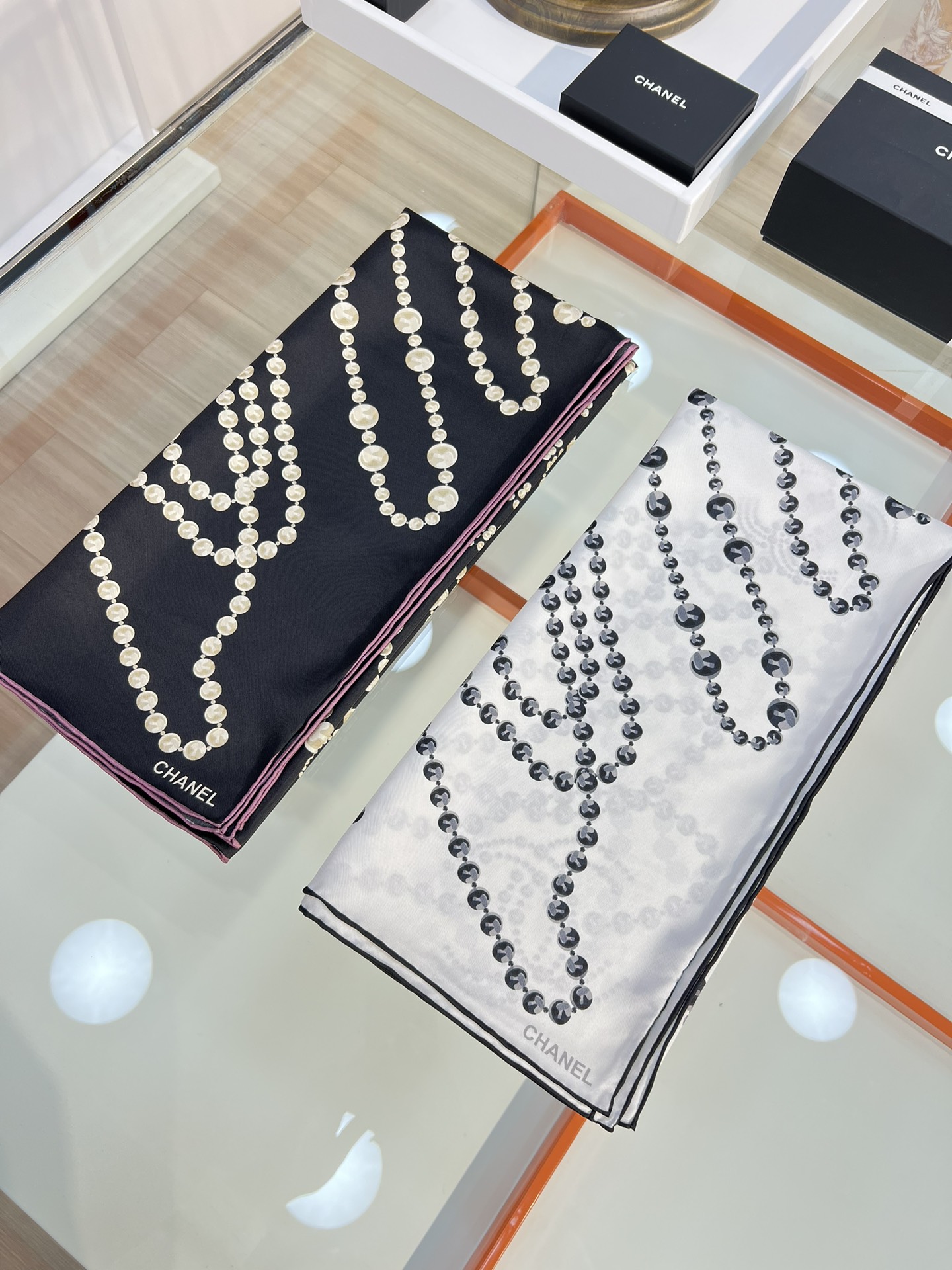 [TOP] CHANEL Silk Square Scarf 90x90cm - 2 Colors