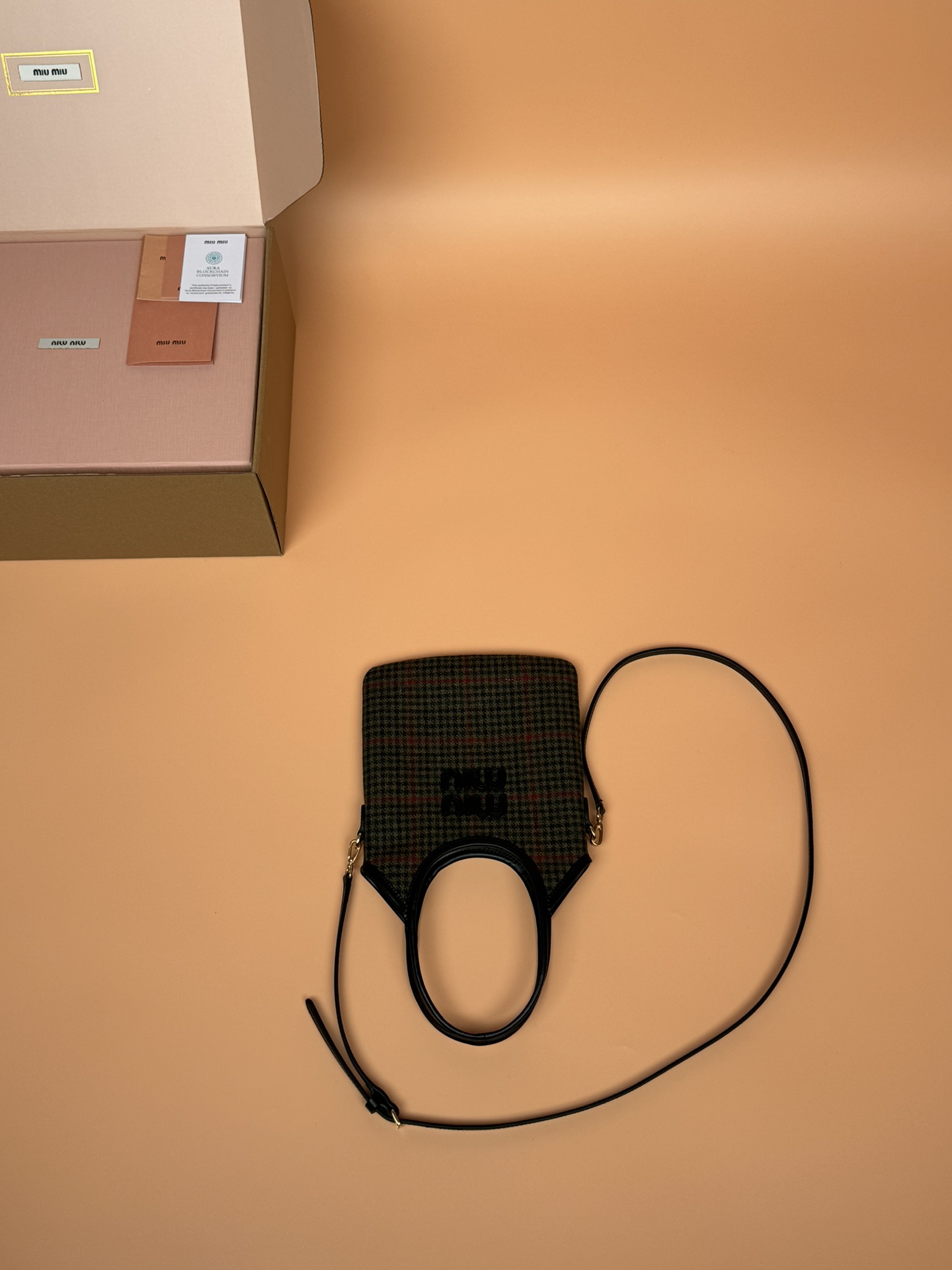 [TOP] Miu Miu Plaid Bag 20x24cm - Black