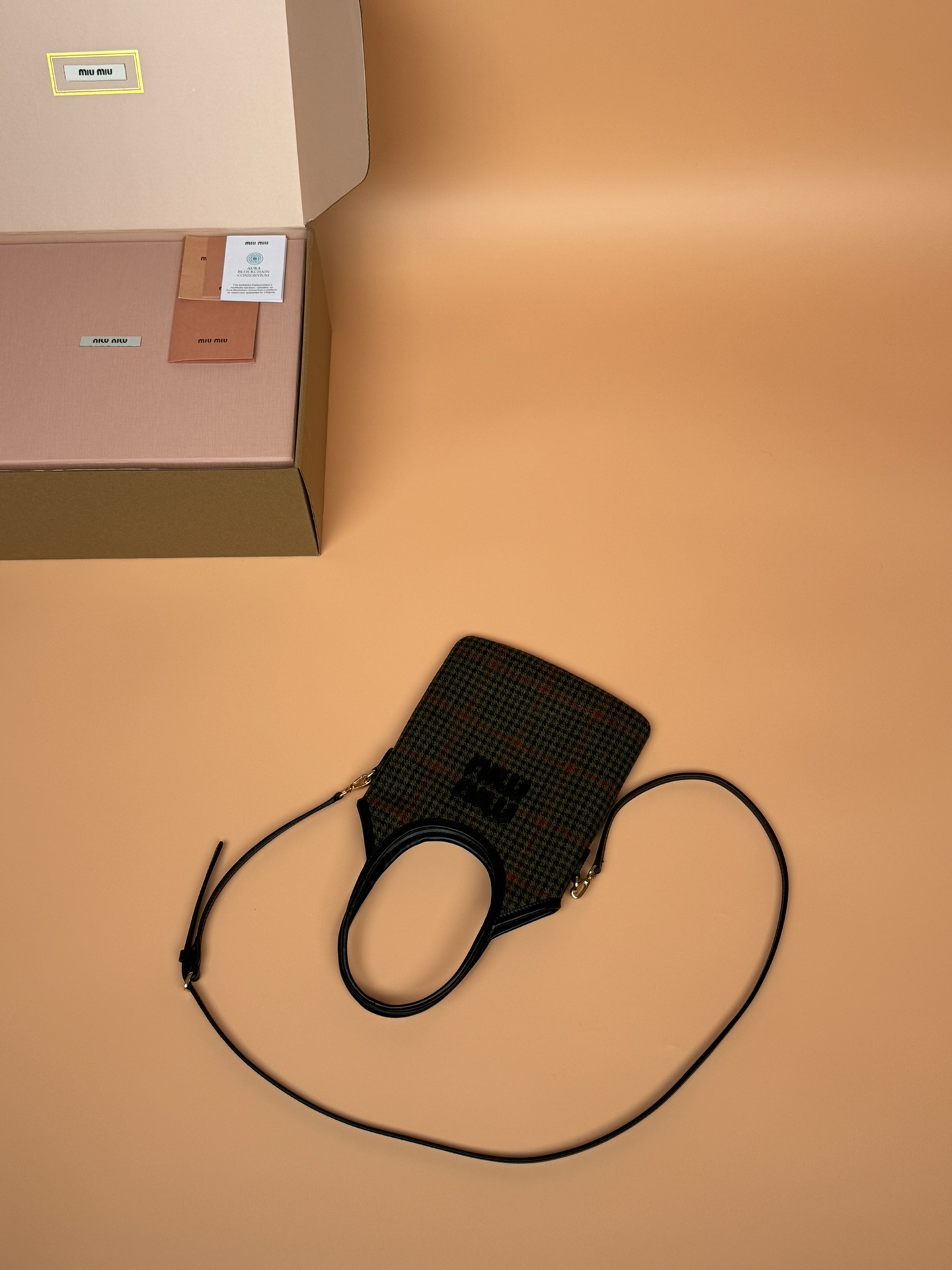 [TOP] Miu Miu Plaid Bag 20x24cm - Black
