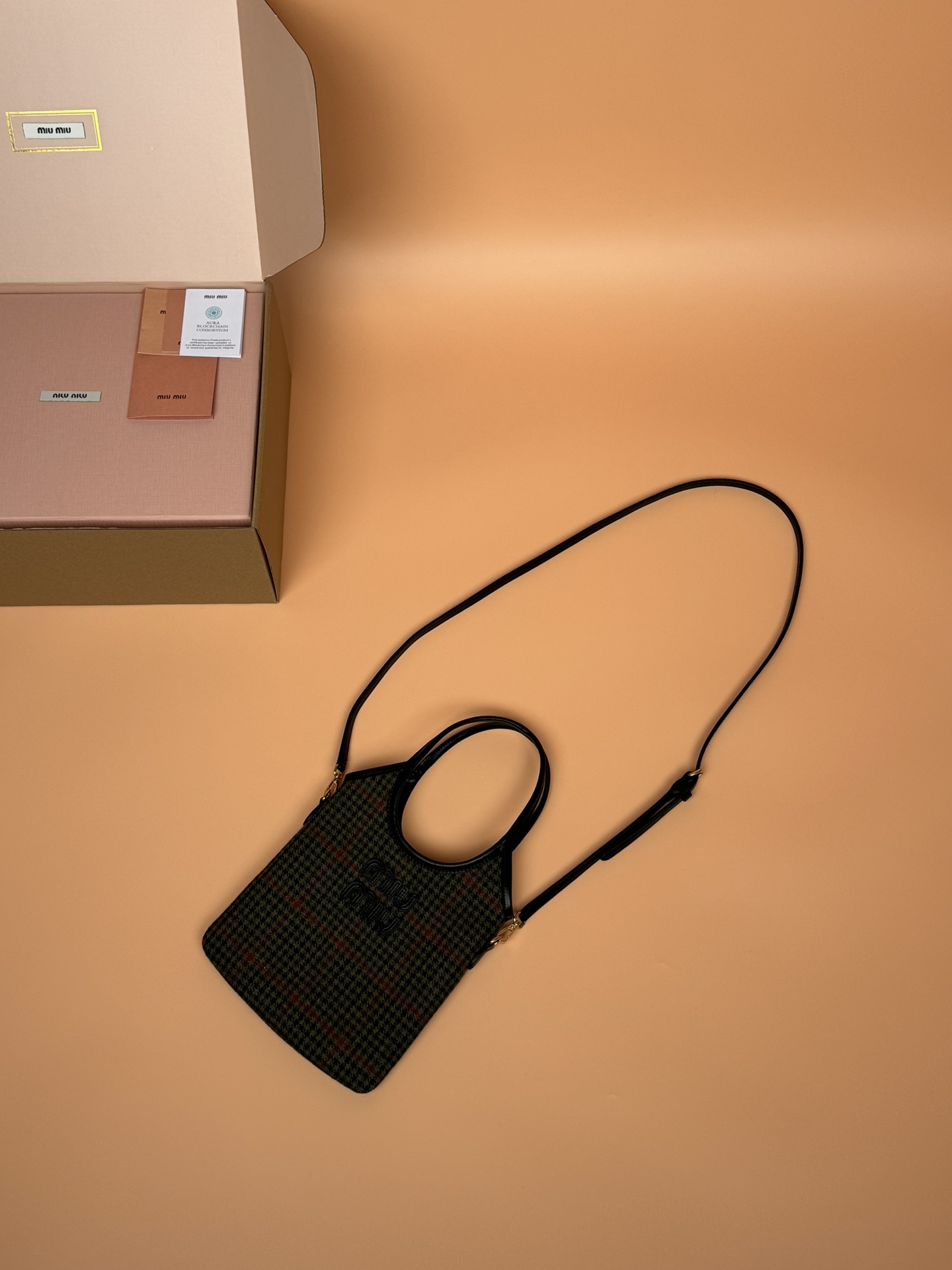 [TOP] Miu Miu Plaid Bag 20x24cm - Black