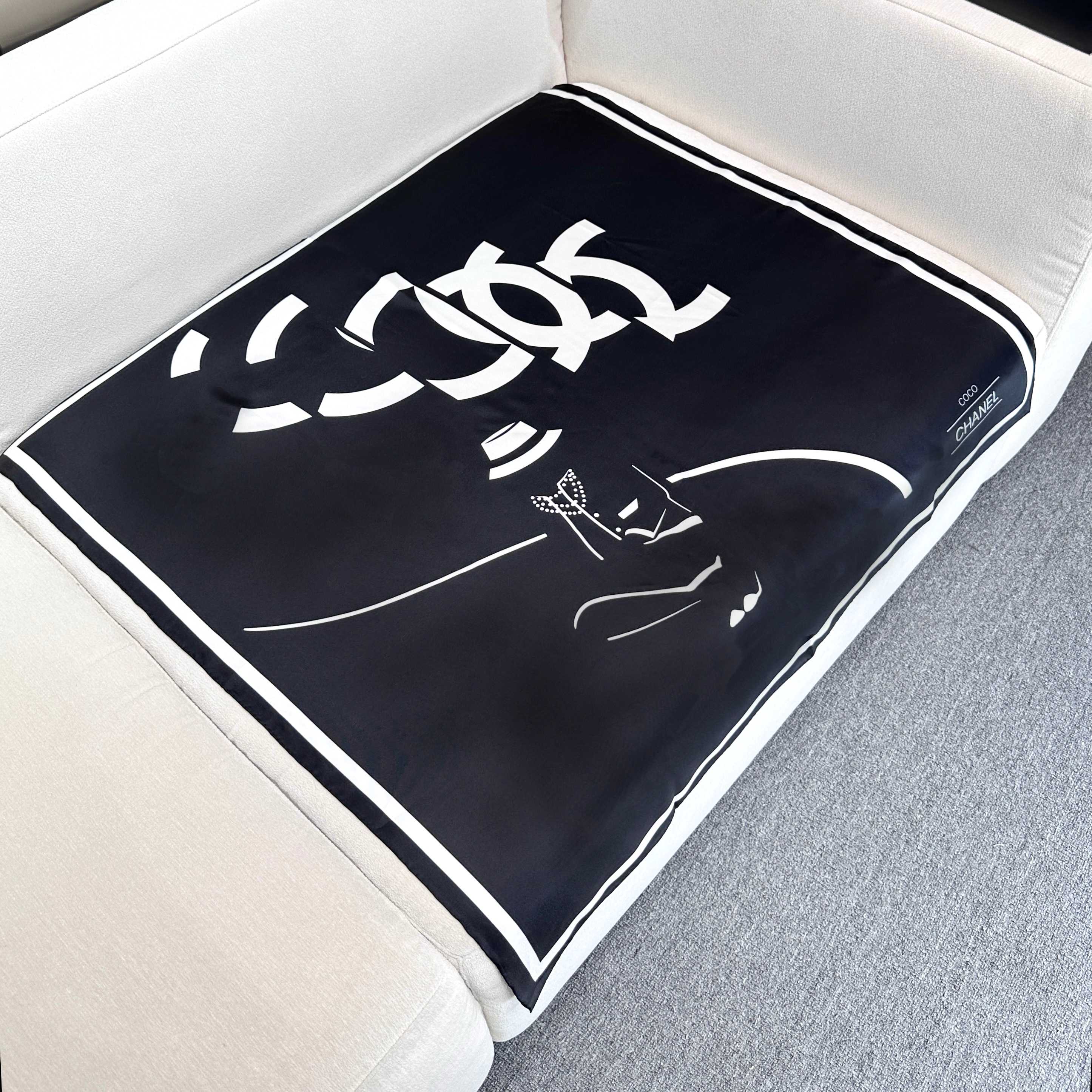 [TOP] CHANEL Silk Square Scarf 90x90cm - 2 Colors