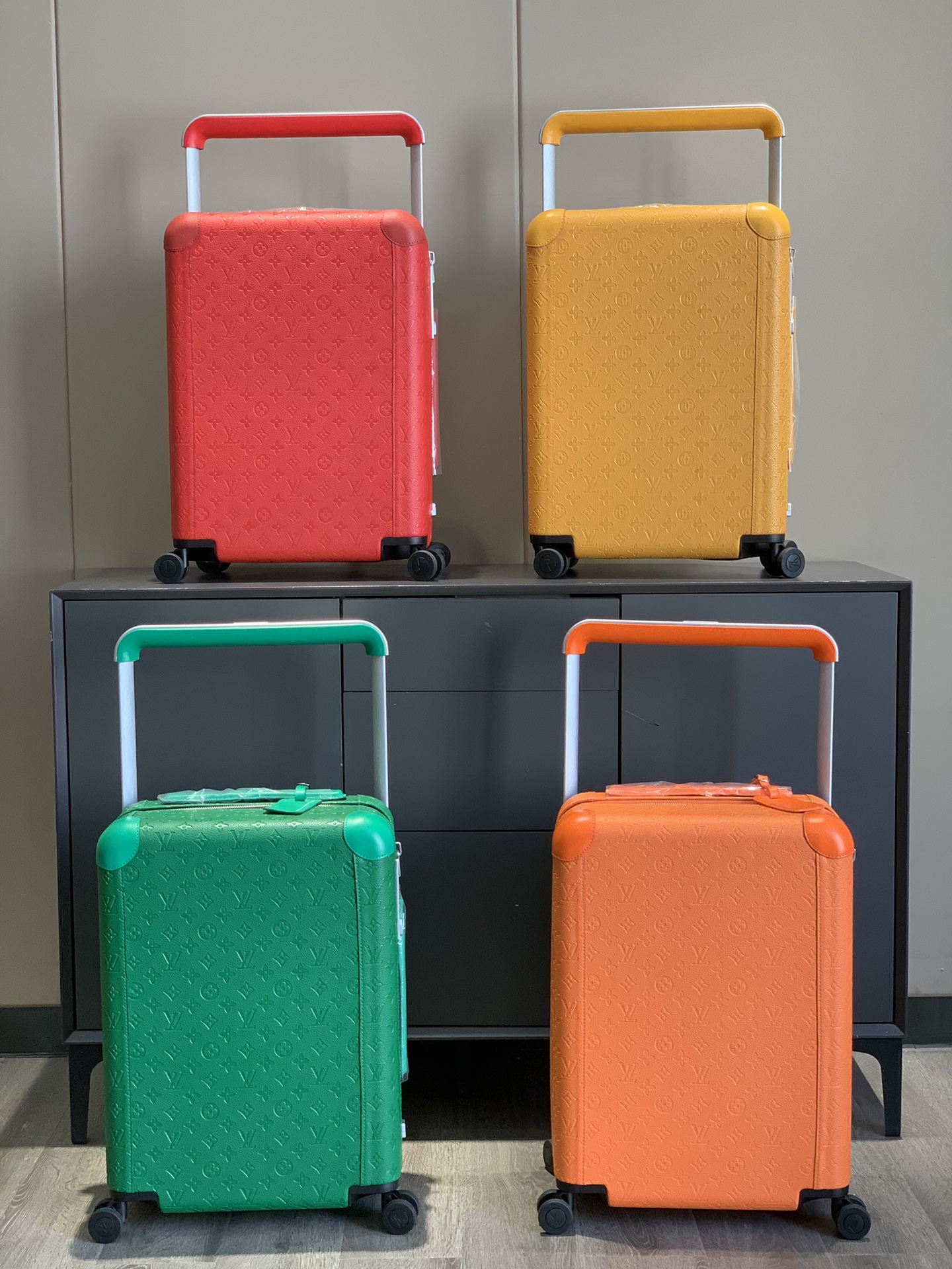[TOP] Louis Vuitton LV Rolling Luggage Horizon 38.0 x 55.0 x 21.0 cm - 4 Colours