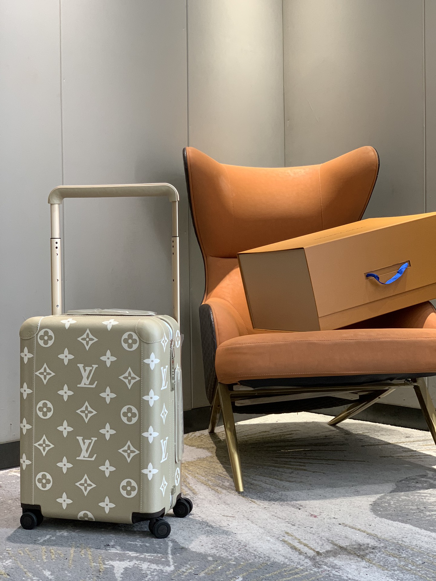 [TOP] Louis Vuitton LV Rolling Luggage Horizon 38.0 x 55.0 x 21.0 cm - 2 Colours