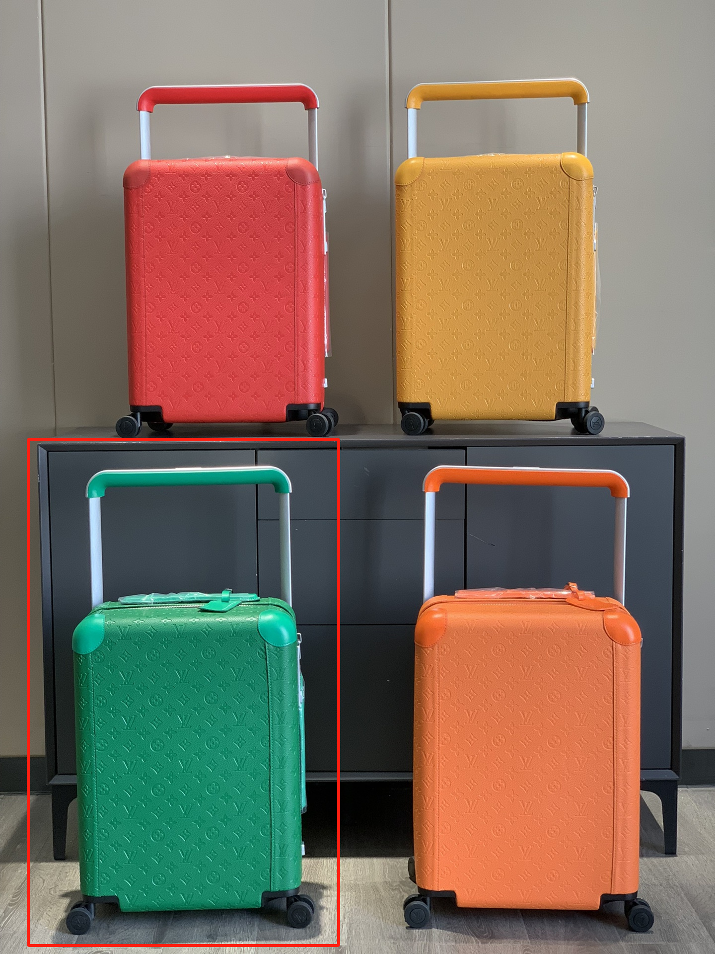 [TOP] Louis Vuitton LV Rolling Luggage Horizon 38.0 x 55.0 x 21.0 cm - 4 Colours